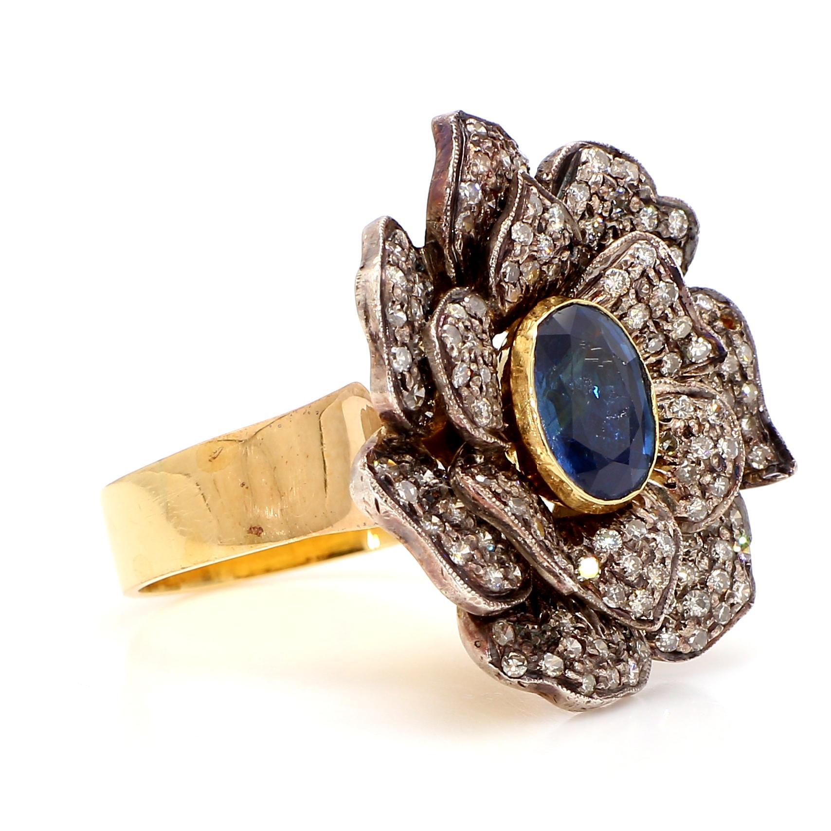 Antique 1.8 Carat Blue Sapphire and 1.6 Carat Diamond 18K Gold Ring For Sale 4
