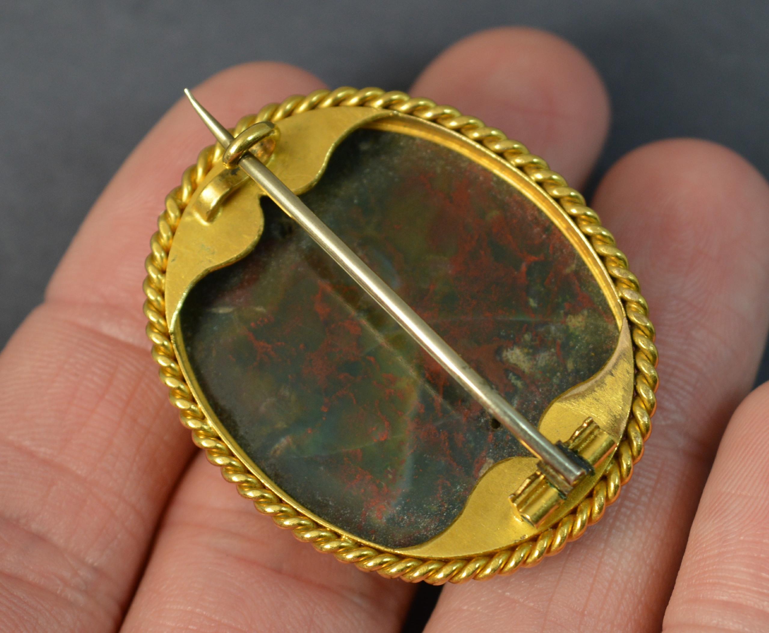 Antique 18 Carat Gold and Bloodstone Intaglio Brooch In Excellent Condition In St Helens, GB
