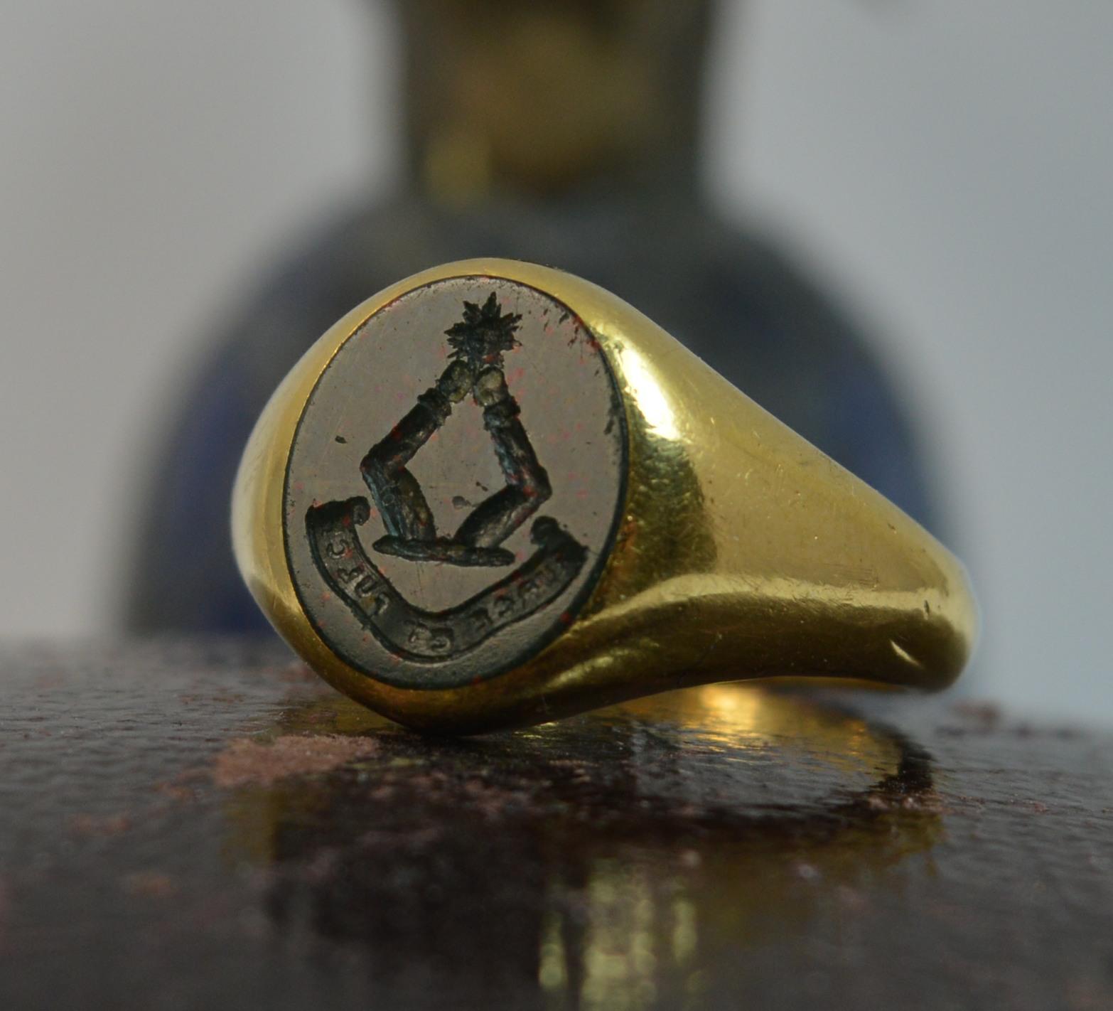 Antique 18 Carat Gold and Bloodstone Intaglio Seal Signet Crest Ring 4