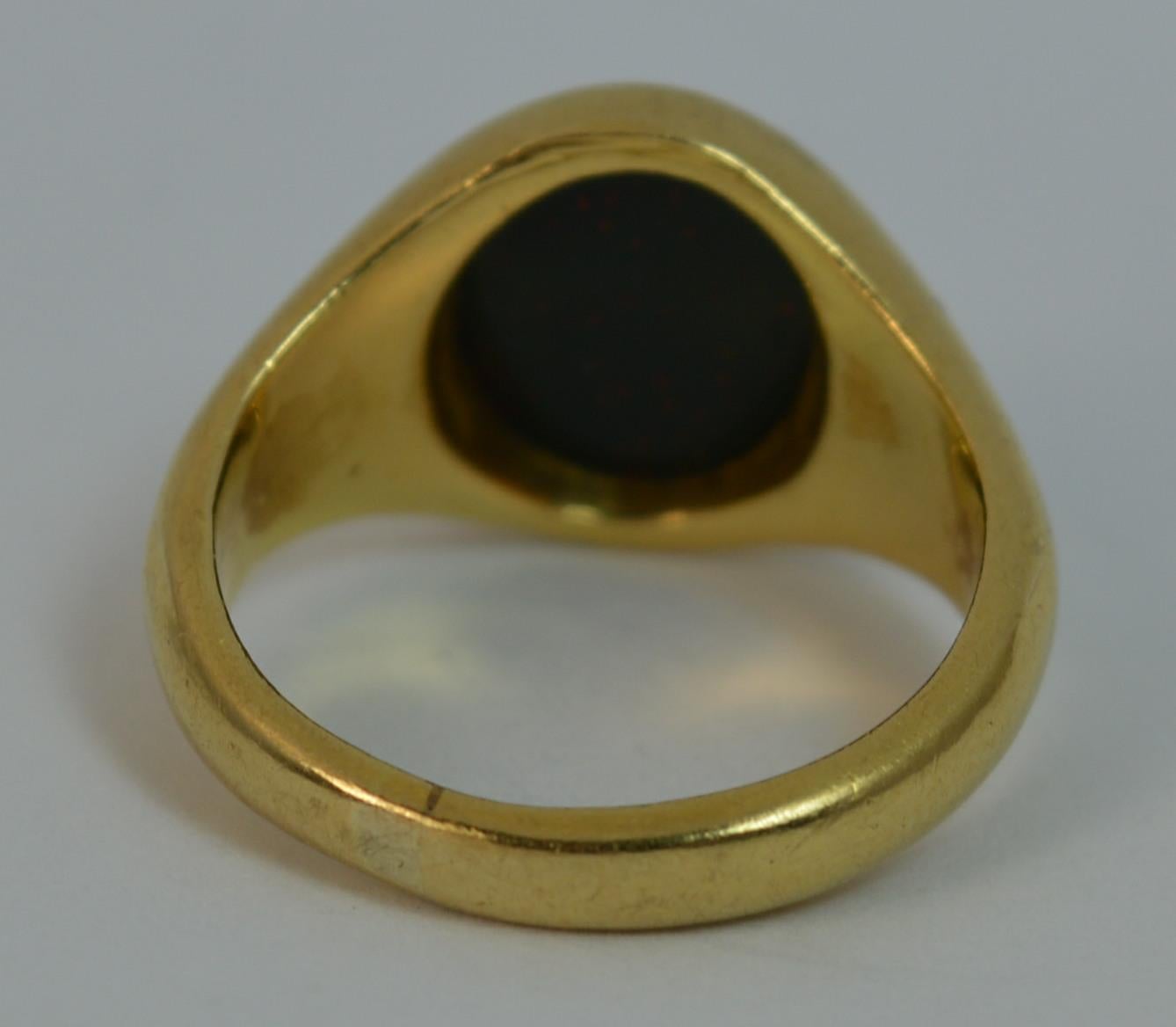 Antique 18 Carat Gold and Bloodstone Intaglio Seal Signet Crest Ring In Good Condition In St Helens, GB