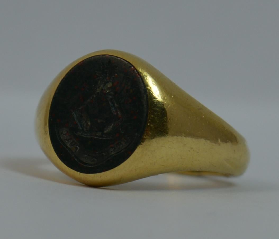 Antique 18 Carat Gold and Bloodstone Intaglio Seal Signet Crest Ring 1