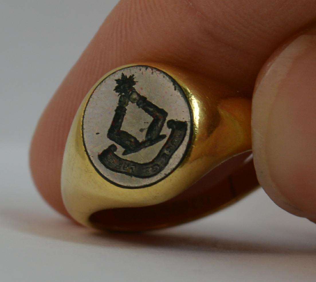 Antique 18 Carat Gold and Bloodstone Intaglio Seal Signet Crest Ring 2
