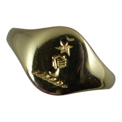 Antique bague sceau en or 18 carats:: poing serré et étoile en intaglio