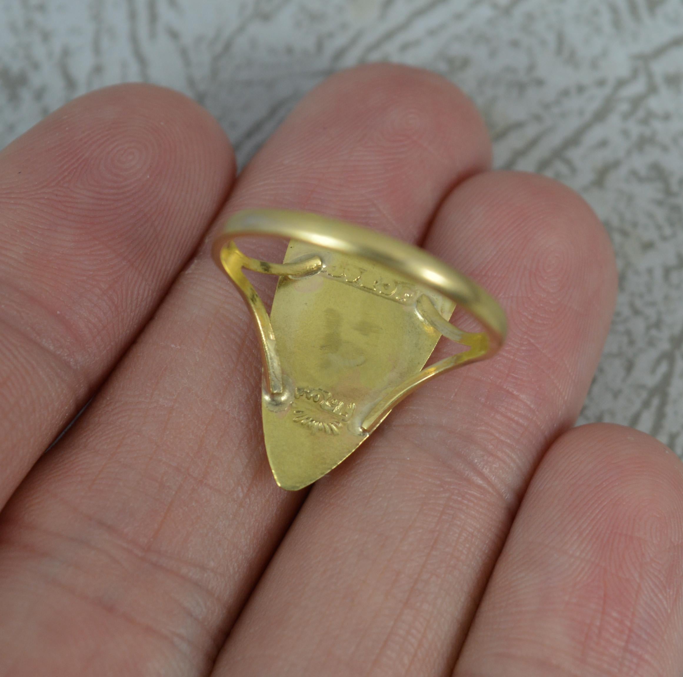 Antique 18 Carat Gold and Crested Shield Intaglio Signet Seal Ring In Excellent Condition In St Helens, GB