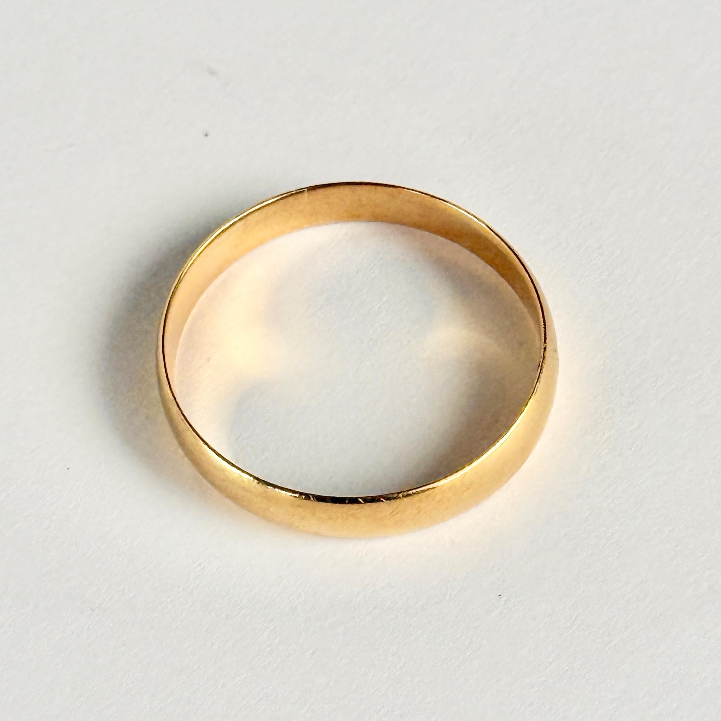 An 18ct gold band makes the perfectly classic wedding band or a great everyday wear piece. 

Ring Size: P or 7 3/4
Band Width: 3.5mm 
Height off finger: 0.5mm

Weight: 2.39g