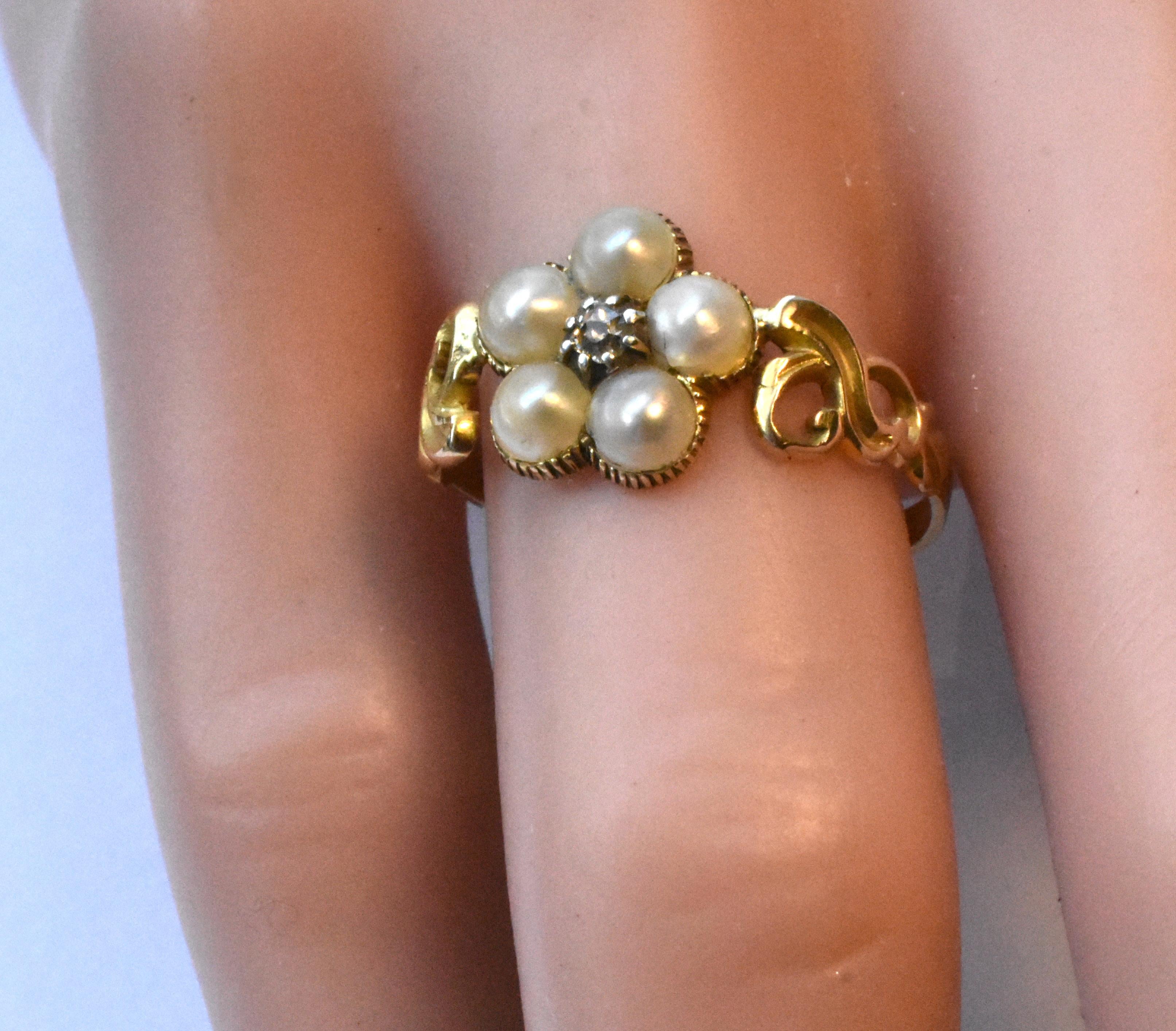 Antique 18 Carat Gold Pearl Daisy Cluster Ring In Excellent Condition In Baltimore, MD