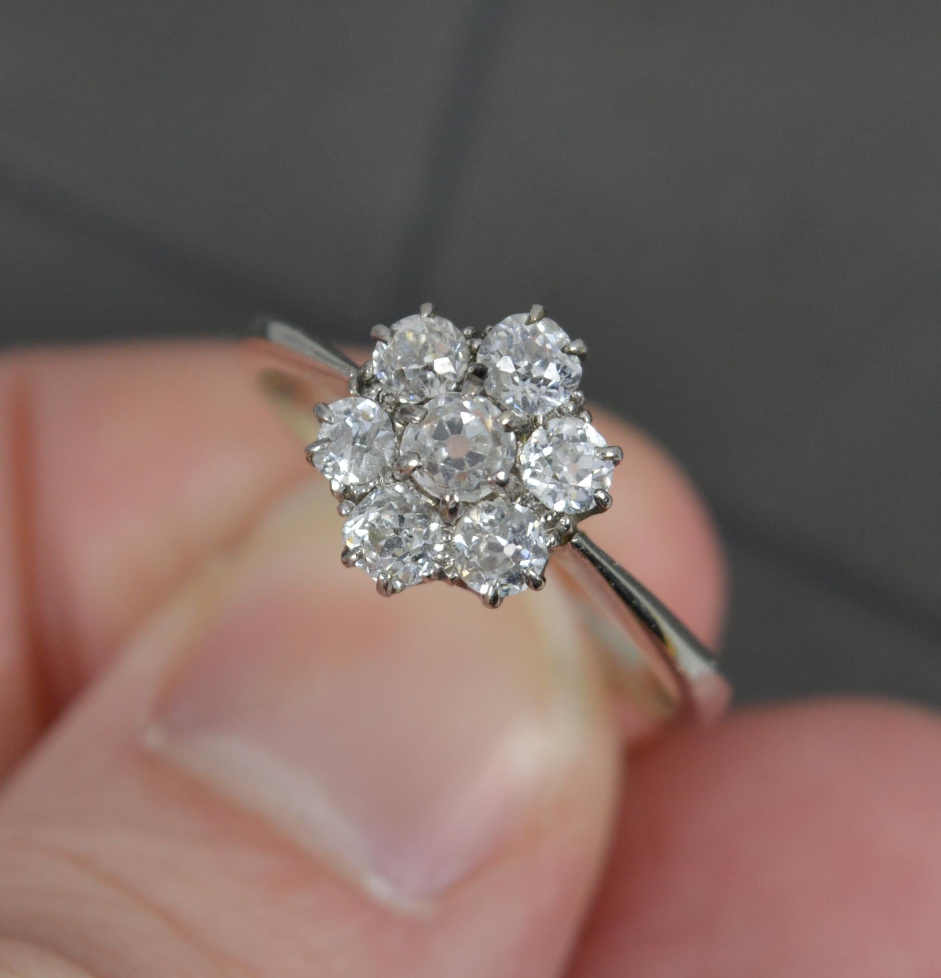 Antiker 18 Karat Weißgold und 0,8ct Old Cut Diamond Daisy Cluster Ring Damen im Angebot