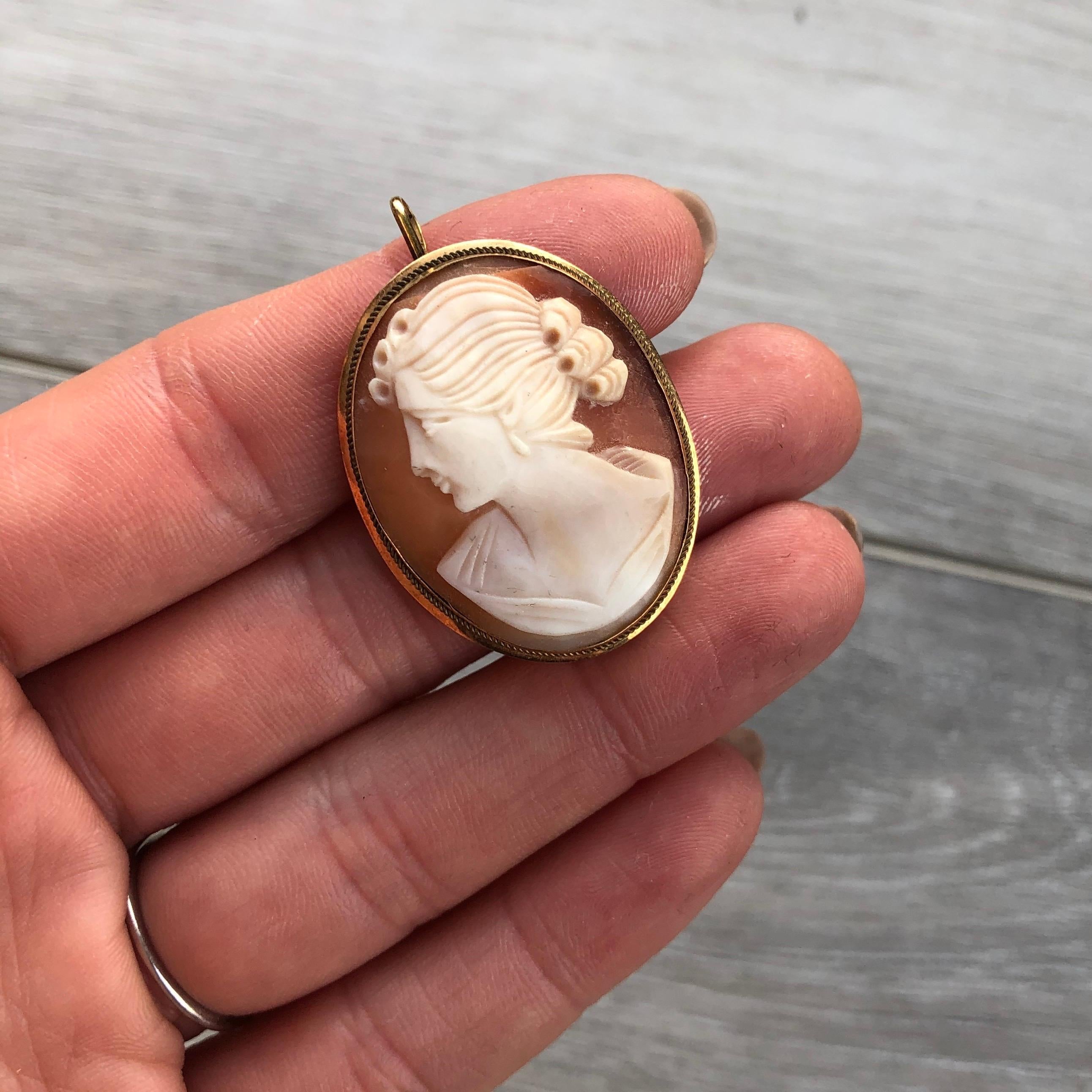 Edwardian Antique 18 Carat Yellow Gold Cameo Brooch For Sale
