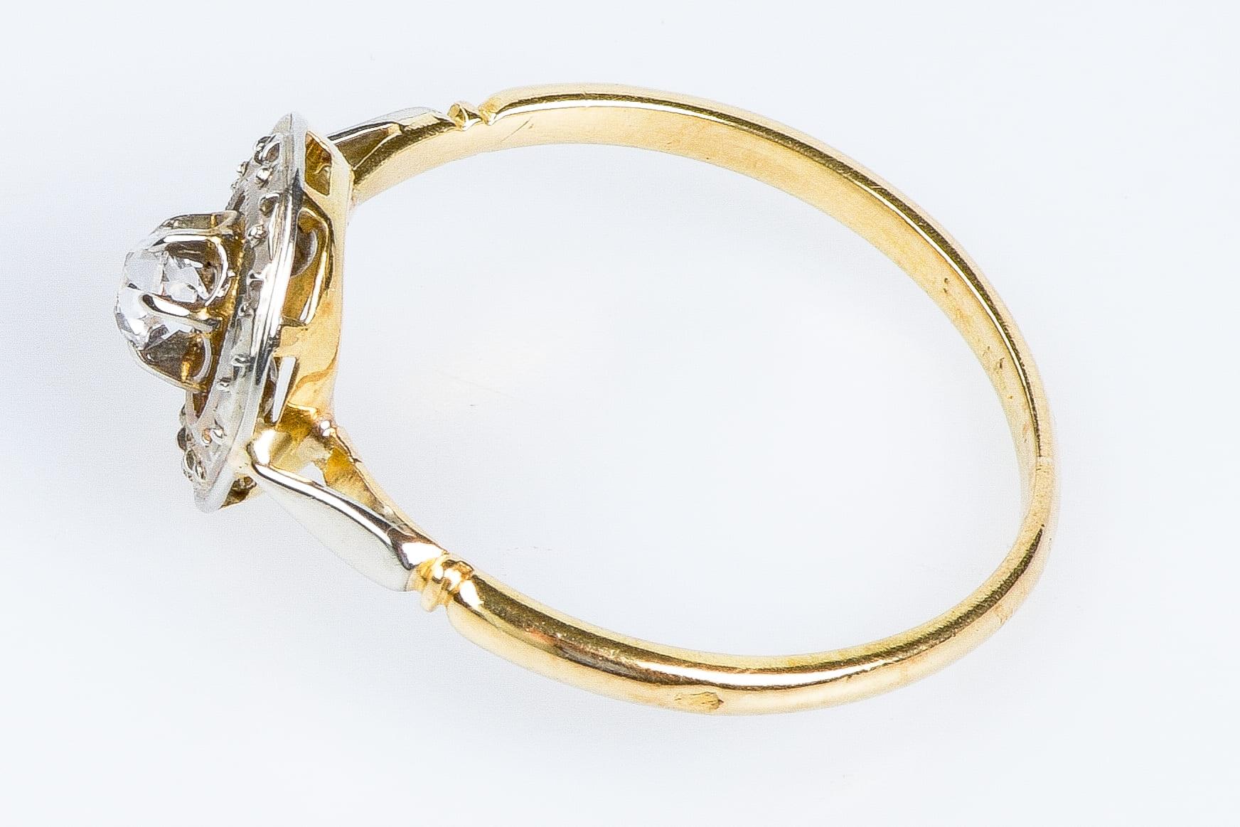 Antiker Ring aus 18-karätigem Gelbgold, verziert mit Zirkonoxid im Angebot 6