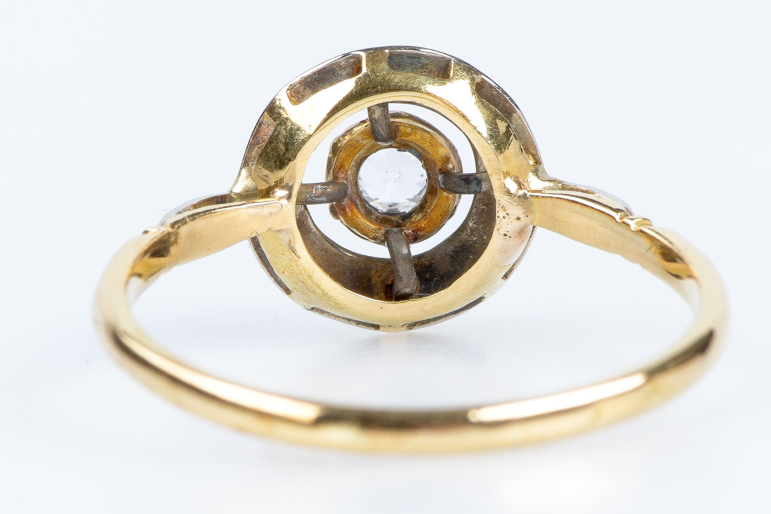Antiker Ring aus 18-karätigem Gelbgold, verziert mit Zirkonoxid Damen im Angebot