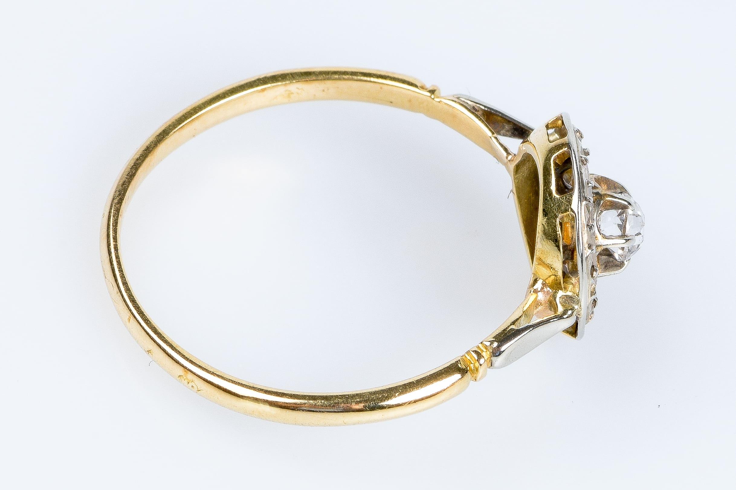 Antiker Ring aus 18-karätigem Gelbgold, verziert mit Zirkonoxid im Angebot 4