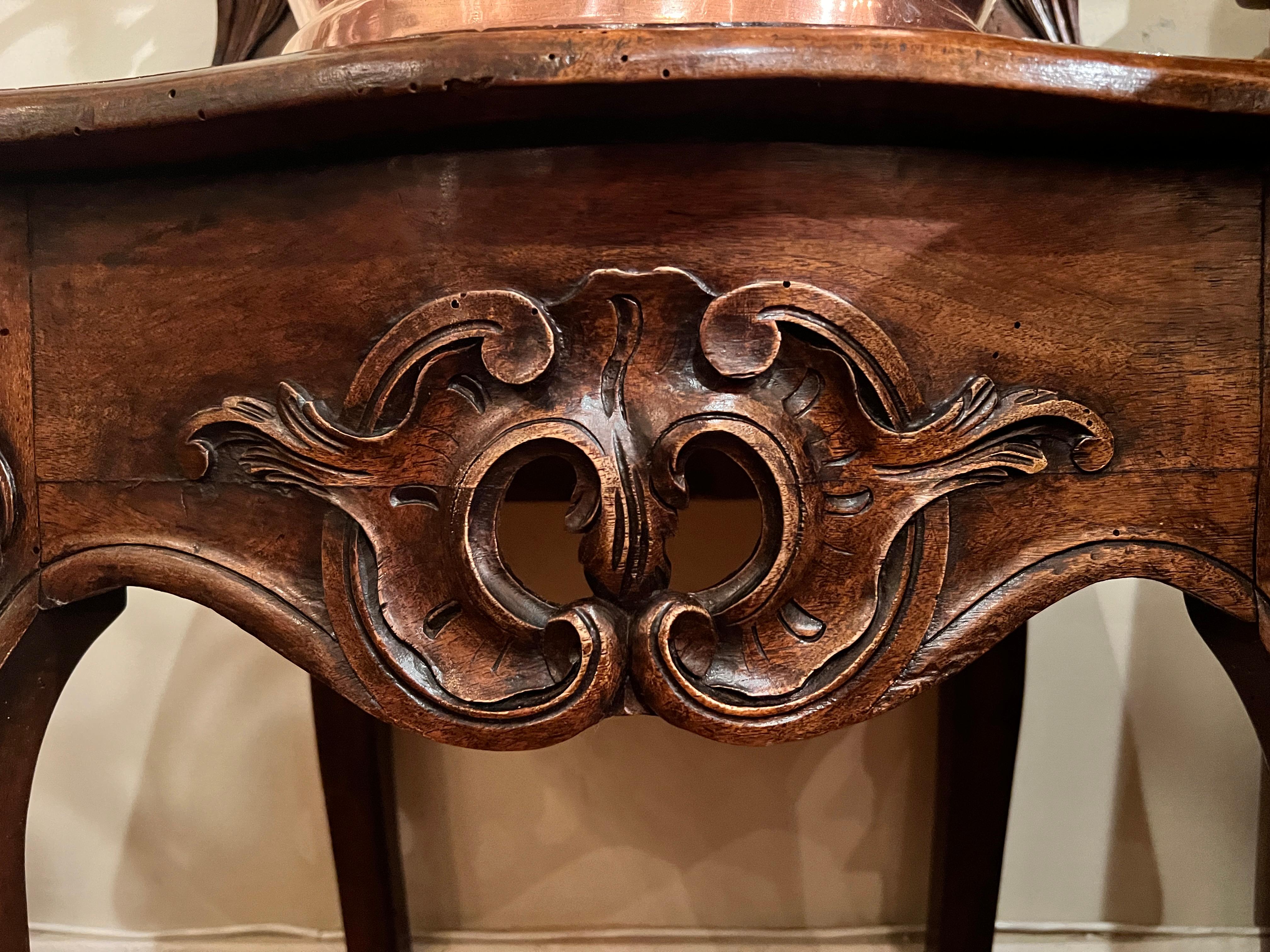 Antique 18th Century Carved Walnut Lavabo Stand Original In Good Condition For Sale In New Orleans, LA