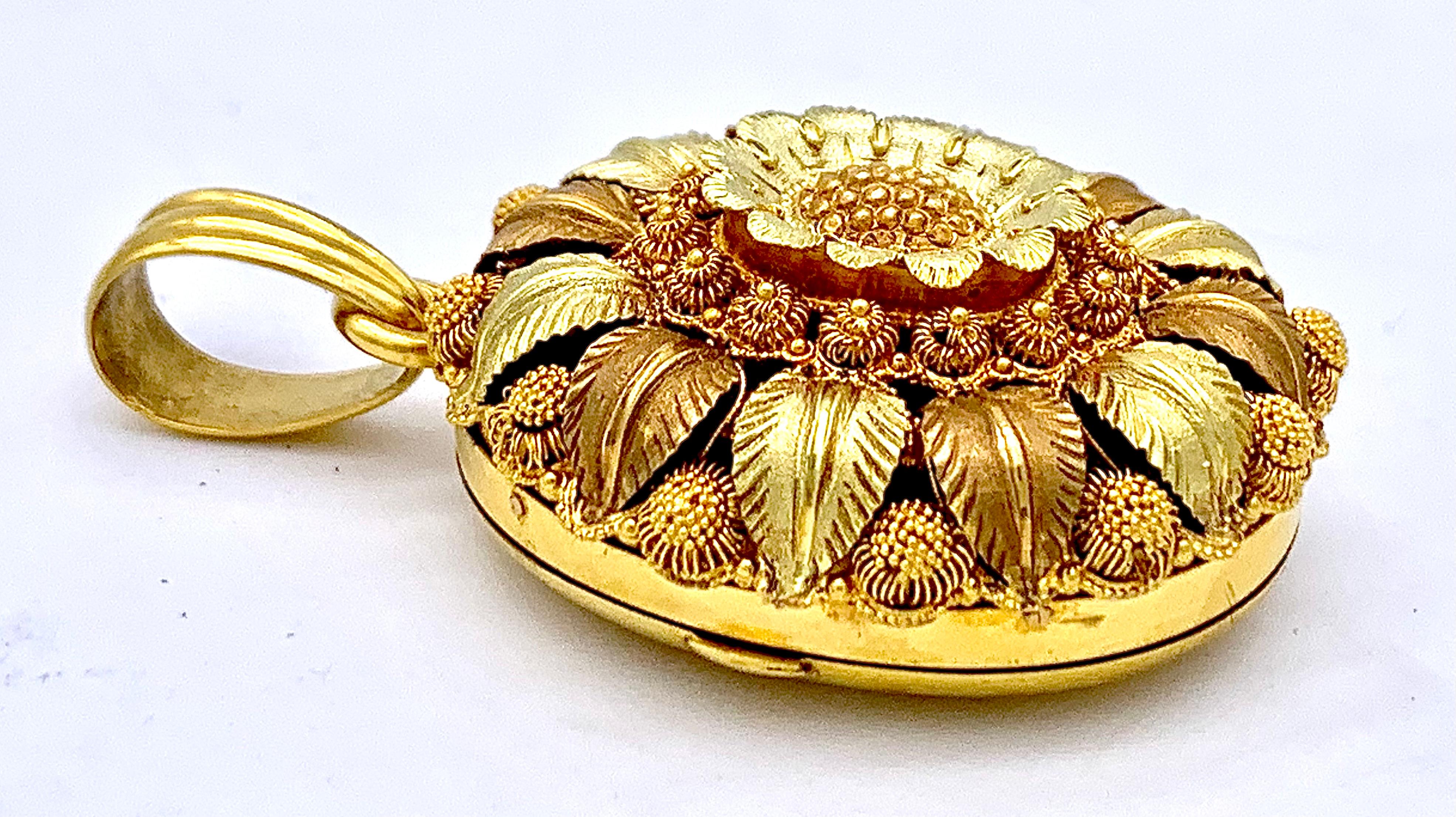 18 karat gold locket necklace