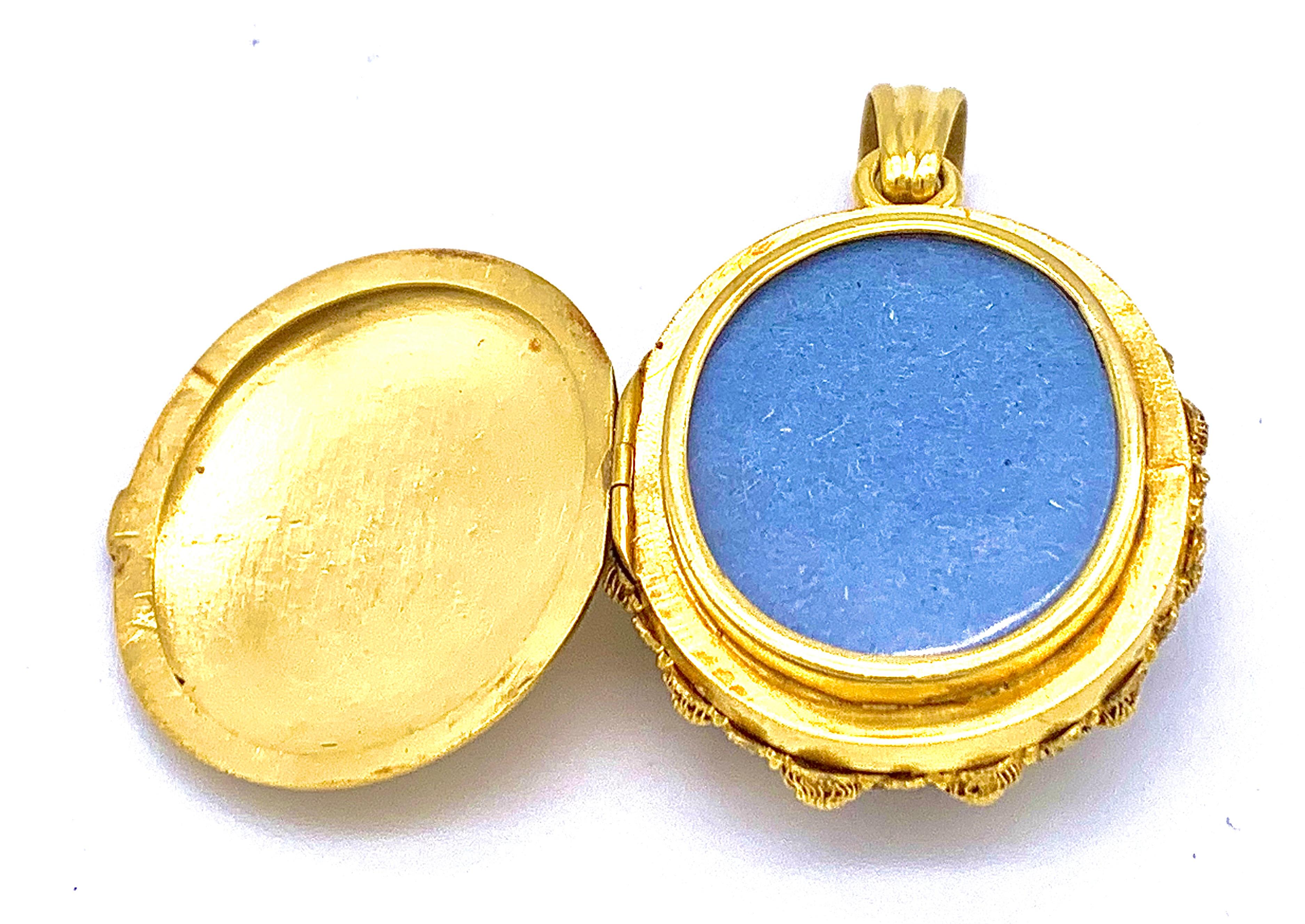 Antique 18 Karat Gold à Trois Couleurs Locket Pendant Flowers Leaves In Good Condition For Sale In Munich, Bavaria