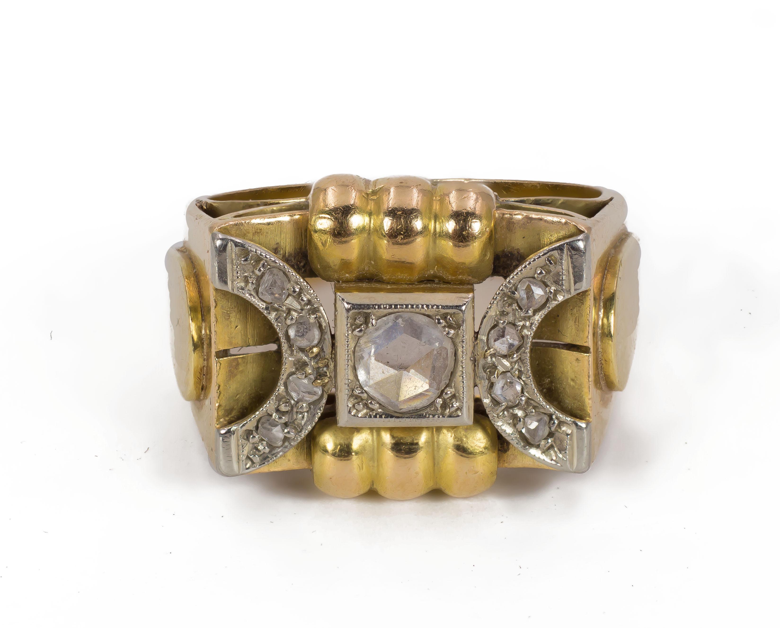 An antique ring, modelled in 18K gold, with a beautiful shape: it is set with a central rose cut diamond, flanked on either side by a semicircular decoration, embellished with rose cut diamonds. The ring dates from the 1930s/'40s

MATERIALS
18K gold