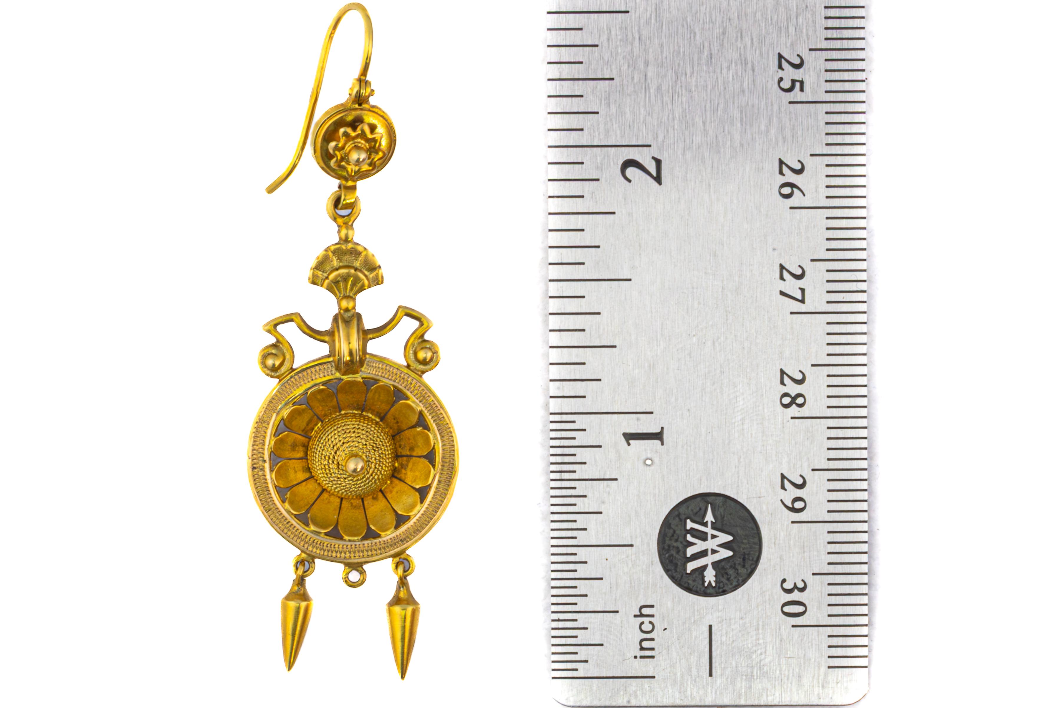 Antike 18 Karat Gold Etruscan Revival Tropfen Ohrringe (Retro) im Angebot