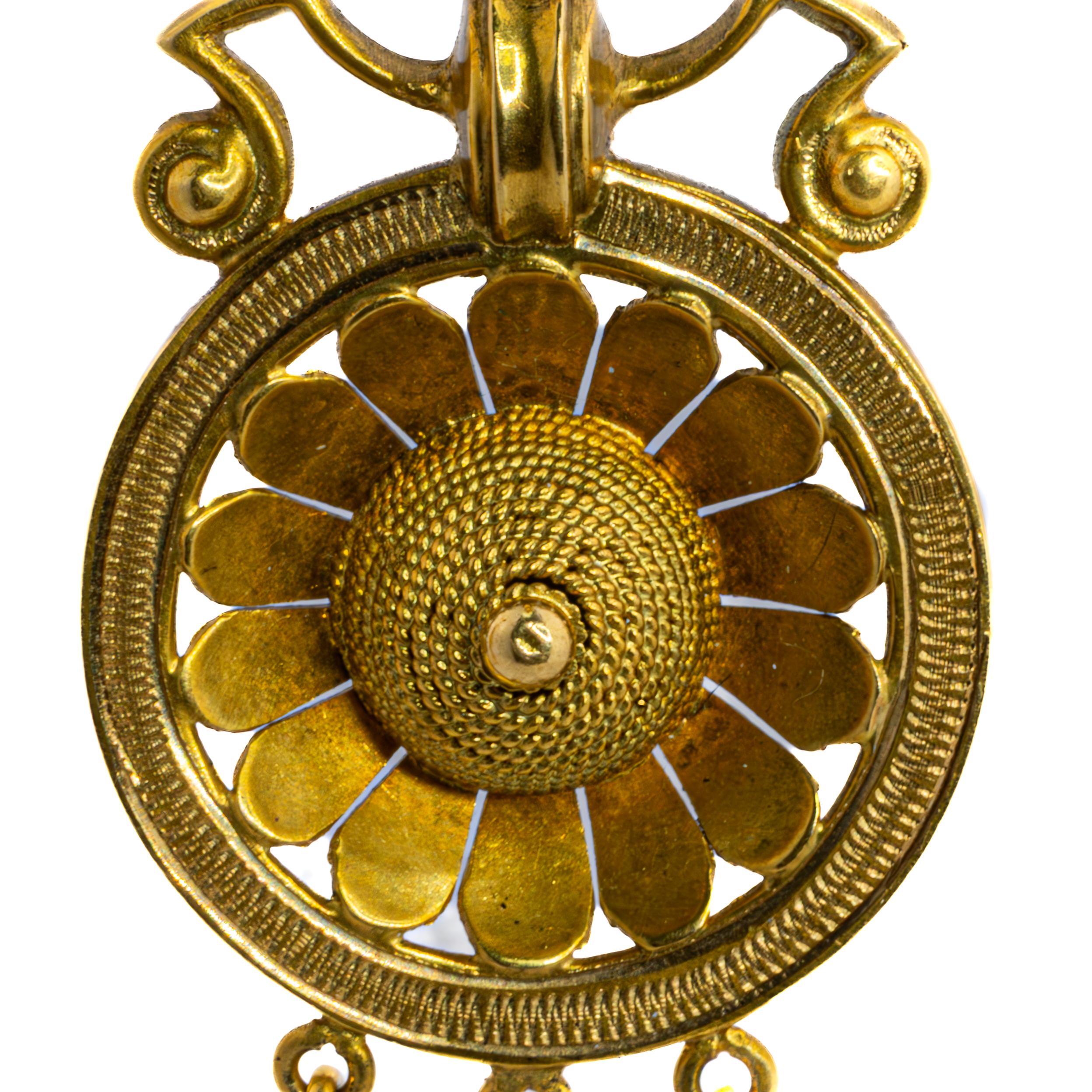 Antike 18 Karat Gold Etruscan Revival Tropfen Ohrringe im Zustand „Hervorragend“ im Angebot in New York, NY