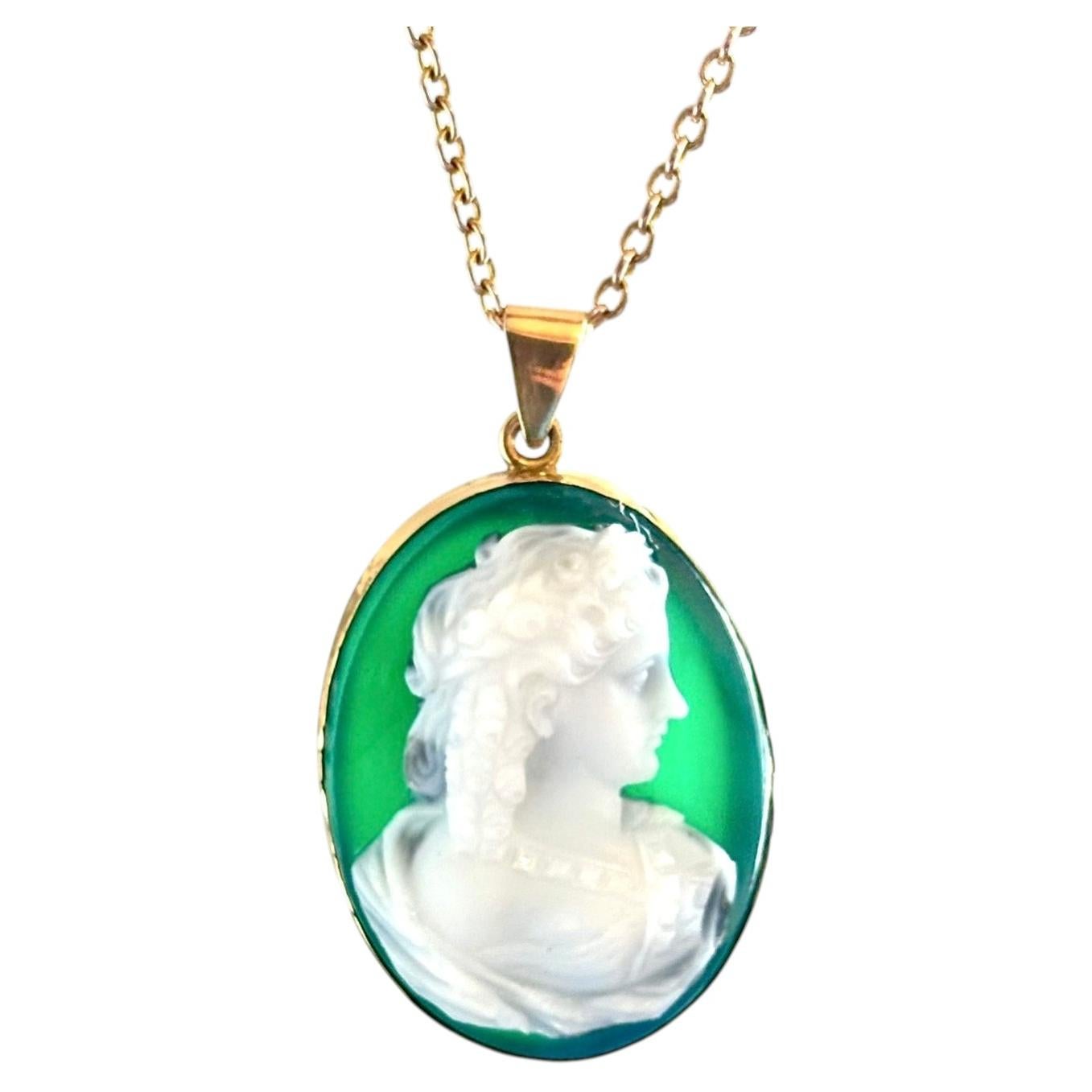 Antique 18K Gold Green Agate Cameo Pendant Necklace, Birmingham, UK, 1922