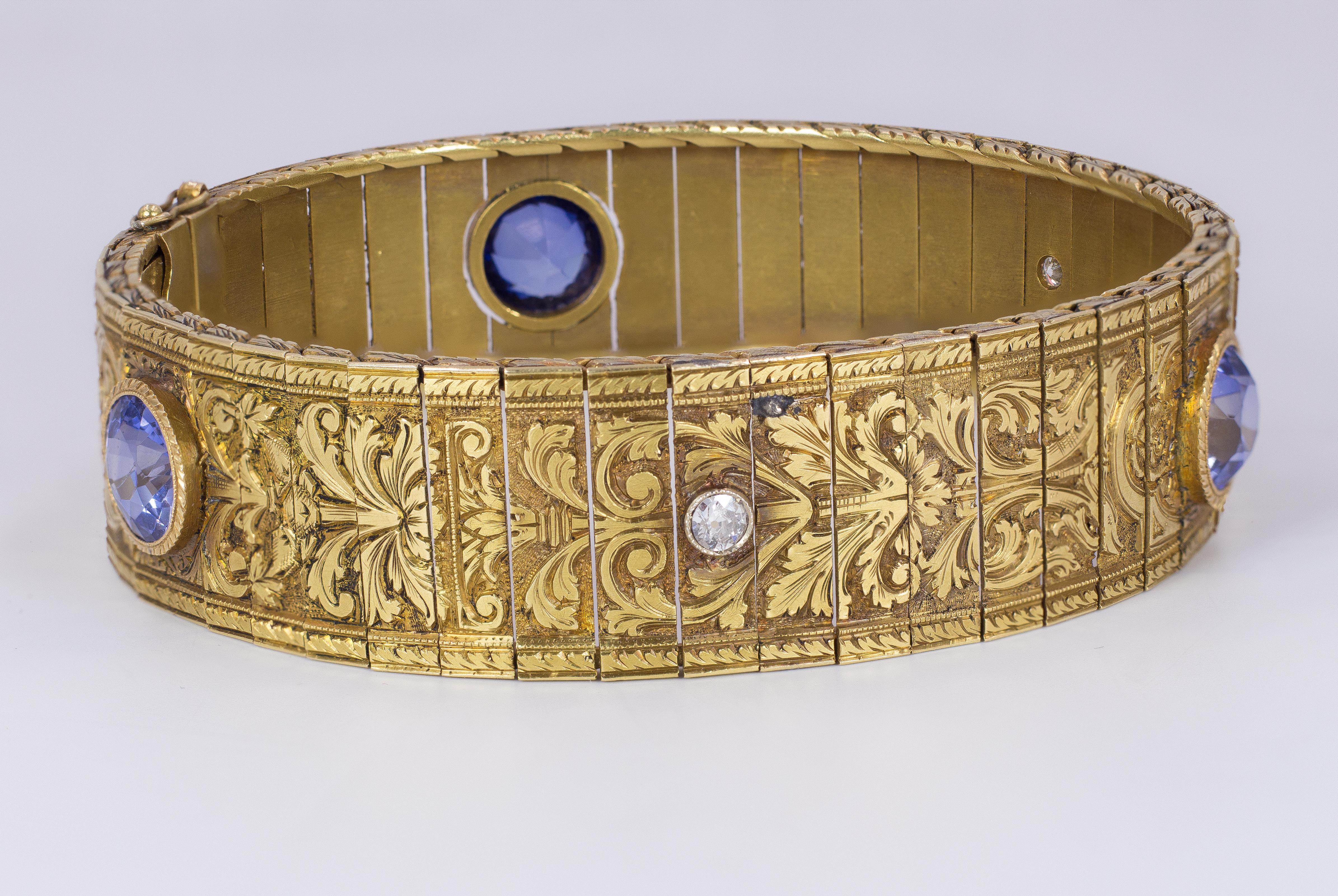 A stunning and incredible antique cuff bangle, dating from the early 20th Century, completely hand carved and modelled in 18K gold throughout.
It features some outstanding carvings, that give birth to beautiful floral and geometrical drawings; it is