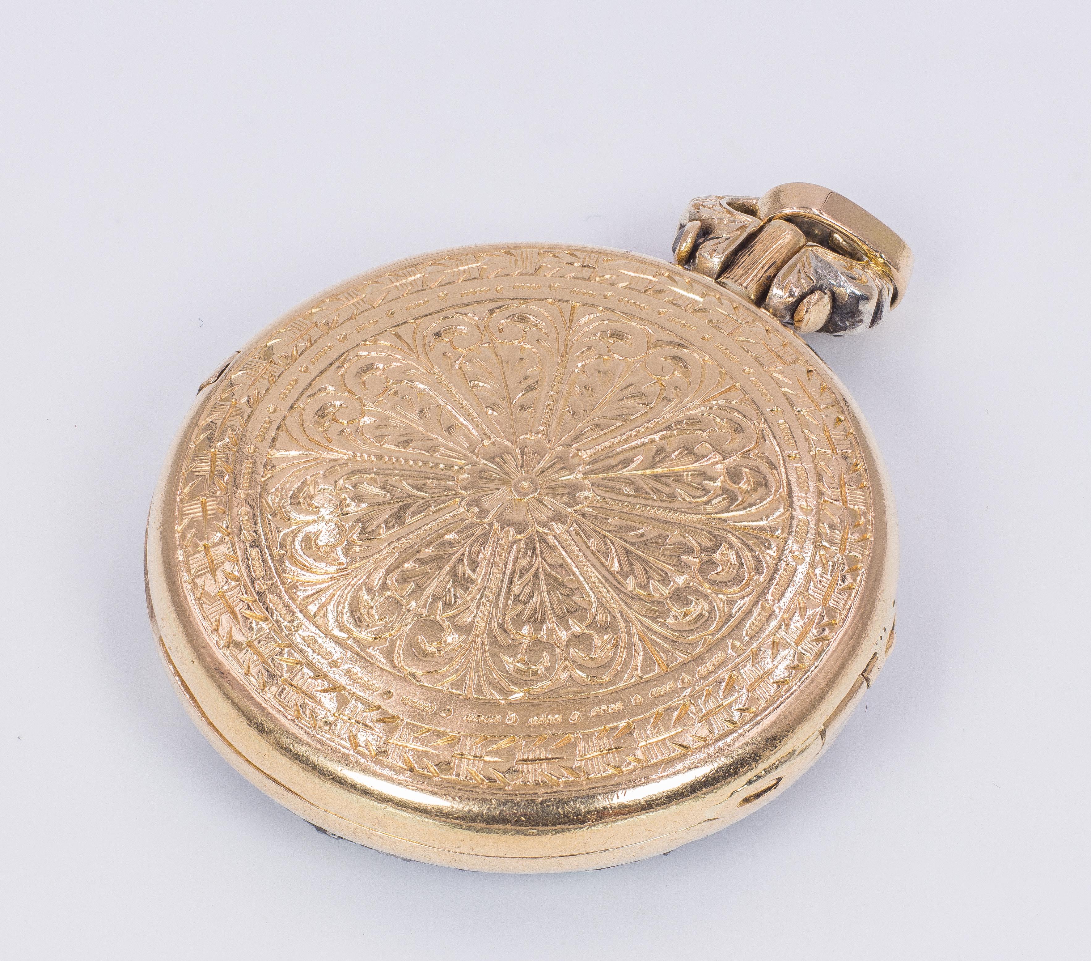 Important and wonderful antique locket, dating back to the 1940s and entirely made of 18K gold and silver.
This circular pendant, in addition to being a beautiful jewel, also hides the function of a photo frame: it is in fact possible to insert two