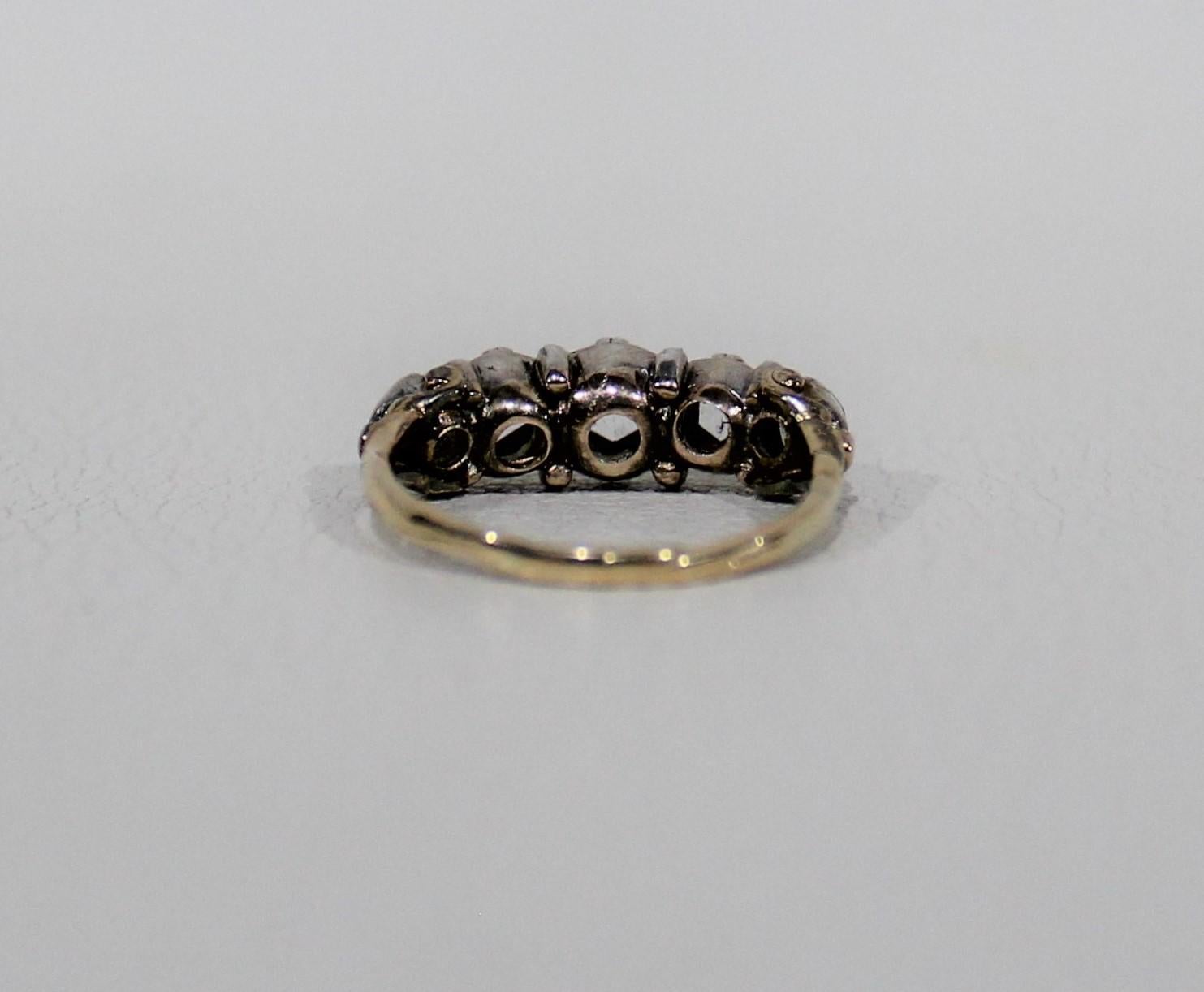 Bague ancienne en or 18 carats et diamants pour femmes en vente 1