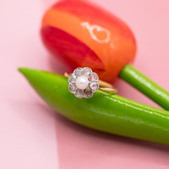 Antique 18 karat solid gold flower ring - Victorian Floral engagement ring