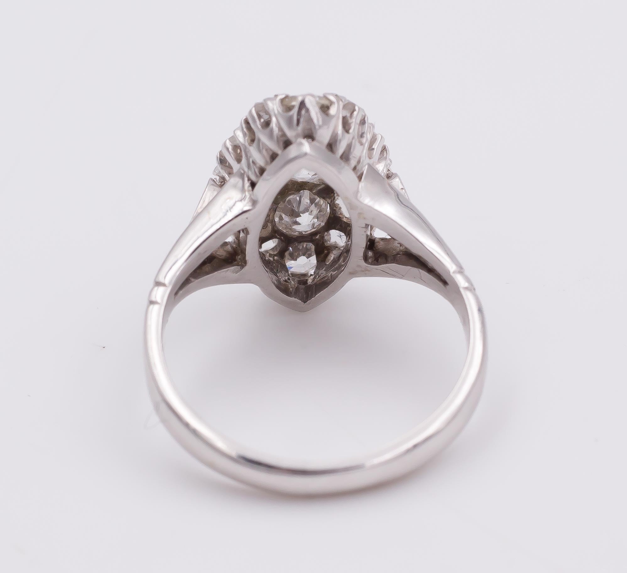 Antique 18 Karat White Gold and Diamond Navette Ring, 1930s In Good Condition For Sale In Bologna, IT