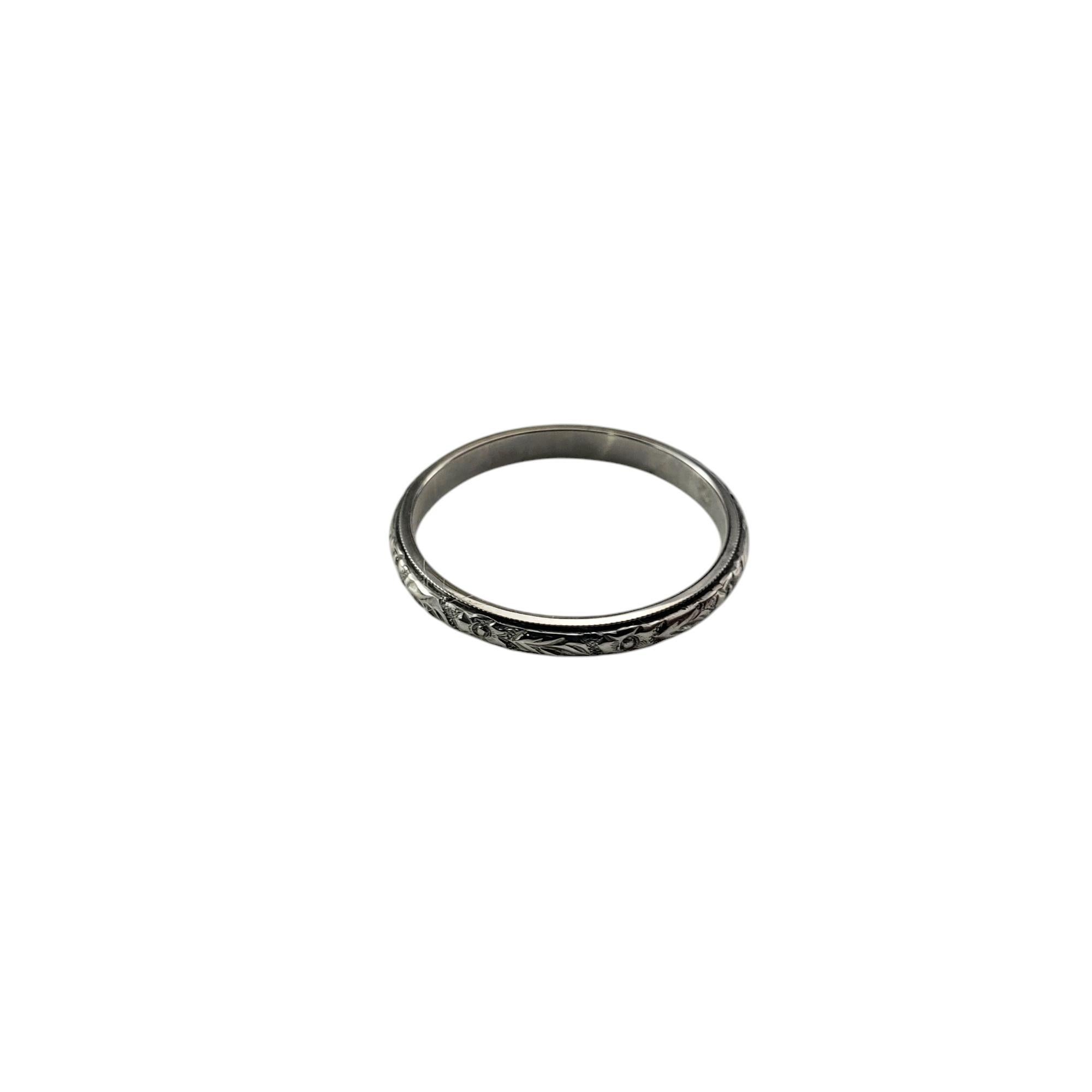 Antique 18 Karat White Gold Floral Design Thin Wedding Band Ring Size 7 #20579 In Good Condition For Sale In Washington Depot, CT