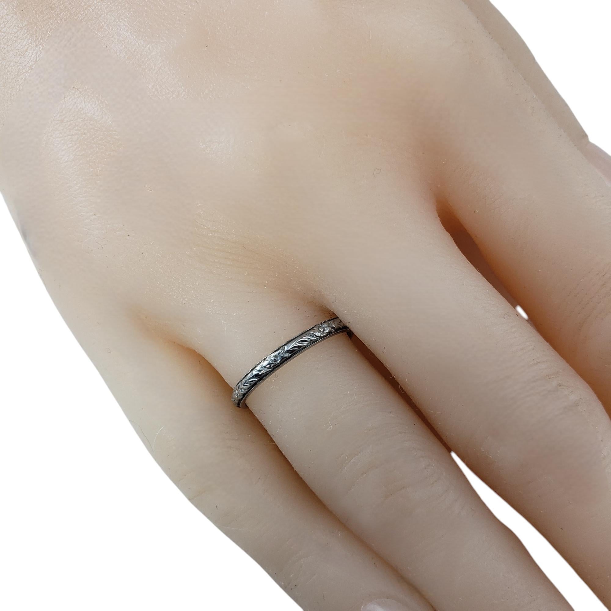 Antique 18 Karat White Gold Floral Design Thin Wedding Band Ring Size 7 #20579 For Sale 2