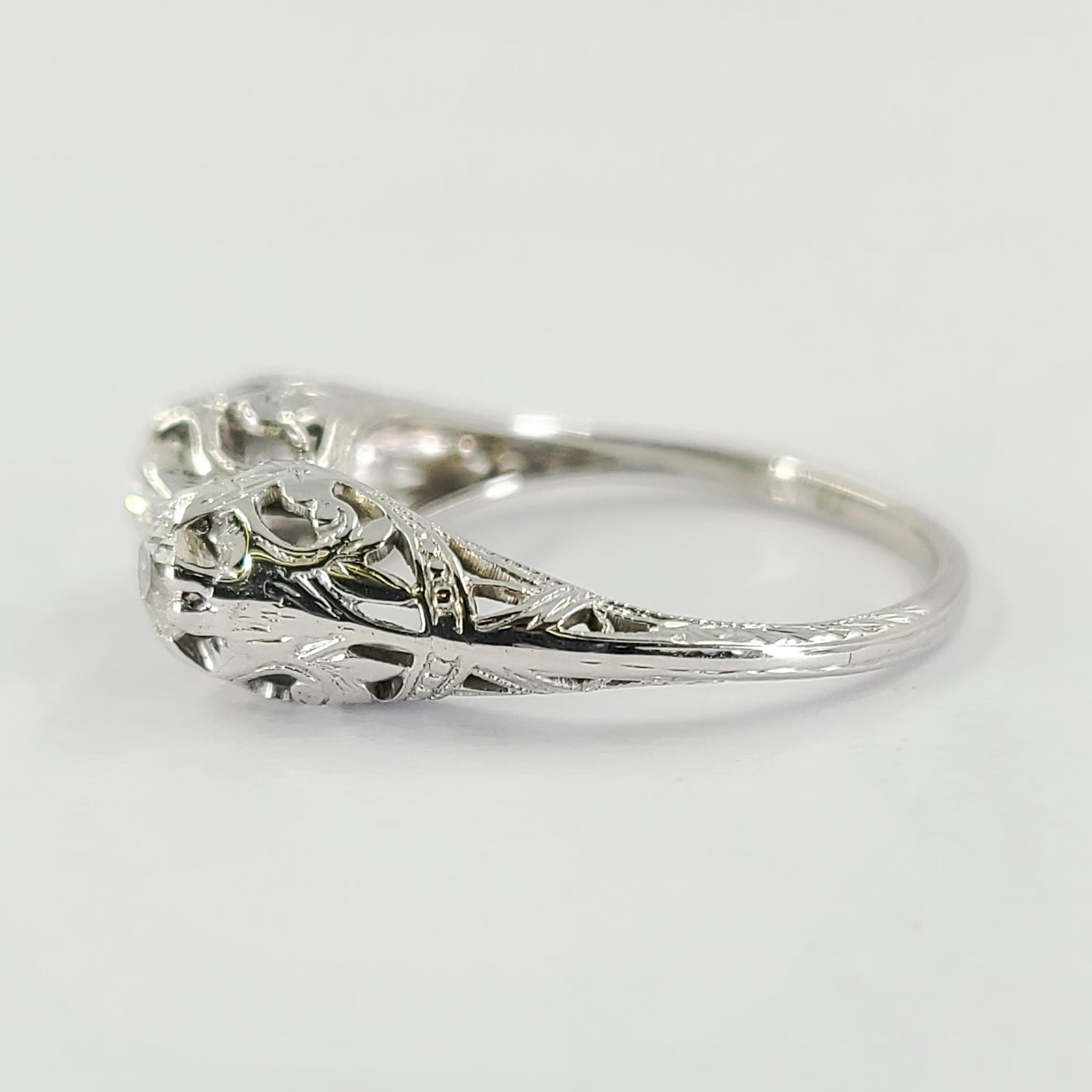 Antique White Gold Old Mine Cut Diamond Ring In Good Condition For Sale In Coral Gables, FL