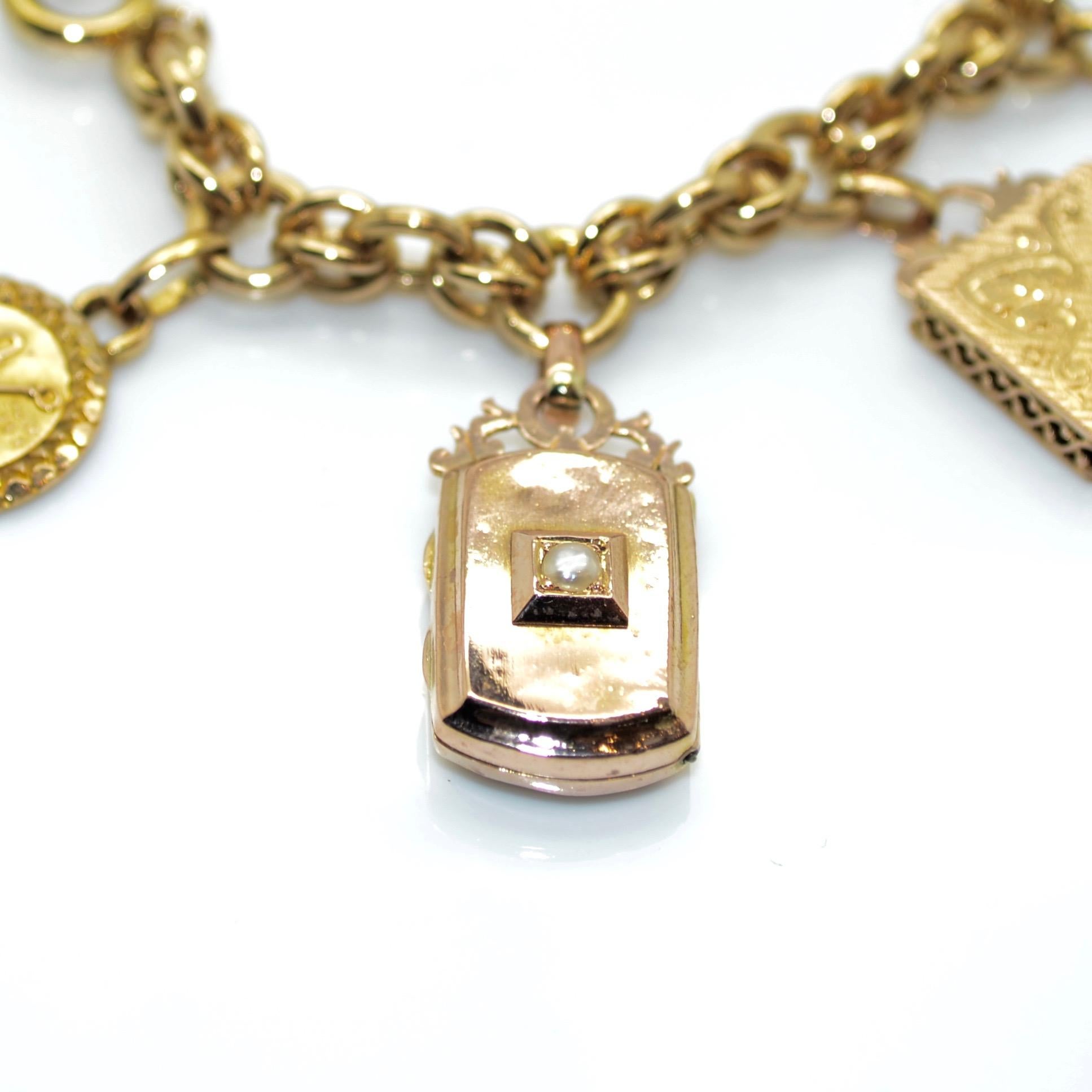 Antique 18 Karat Yellow Gold Charm French Bracelet In Good Condition For Sale In Paris, FR