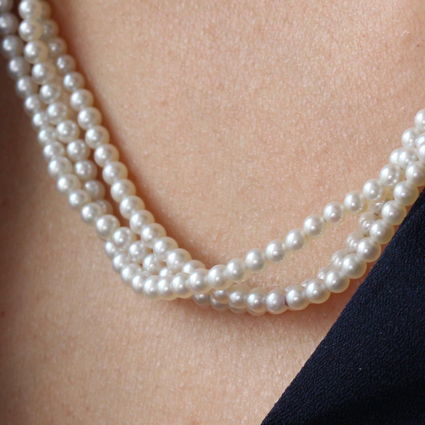 Collier ancien en or jaune 18 carats à trois rangées de perles de culture Pour femmes en vente