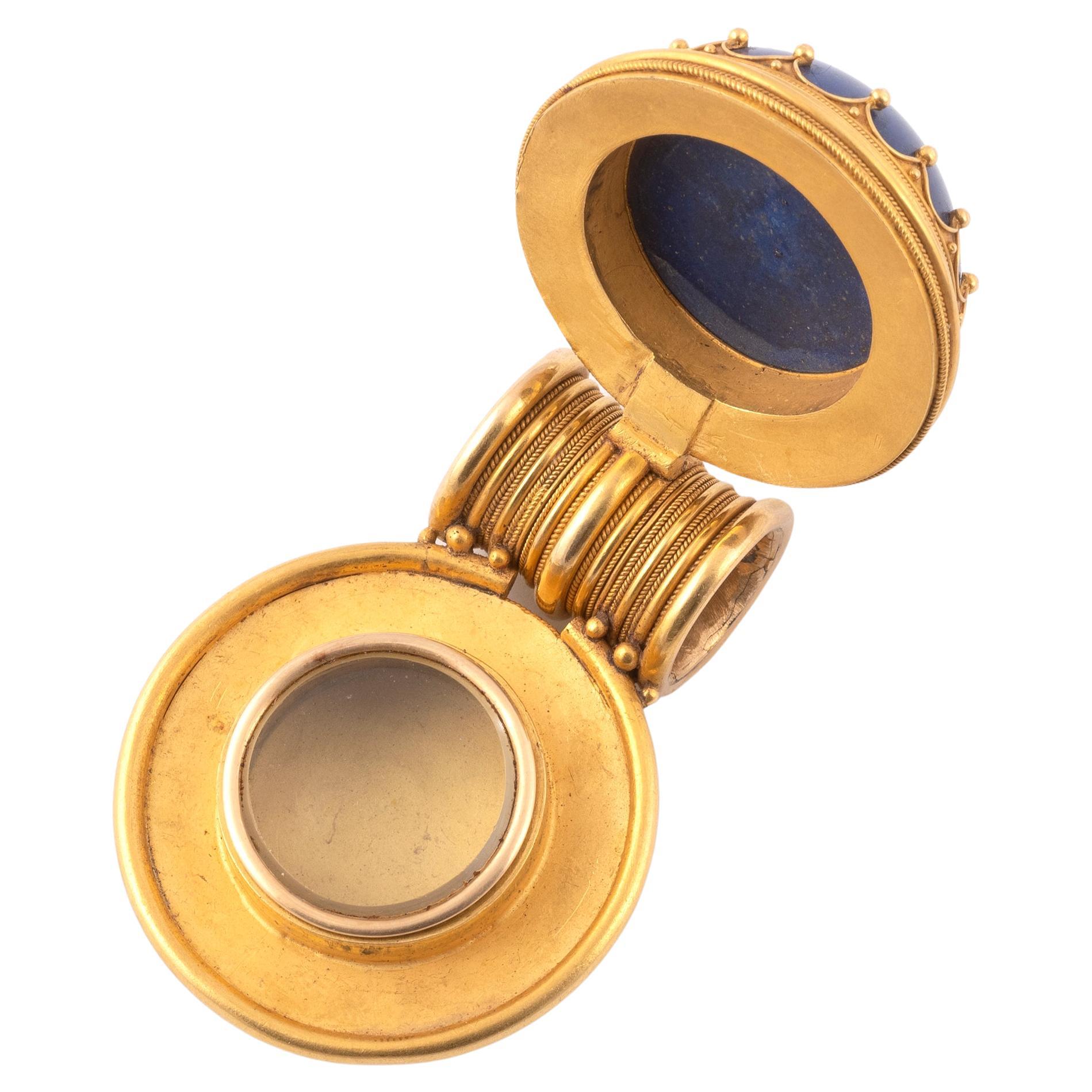 Néo-étrusque Pendentif ancien Bulla en or jaune 18 carats avec cabochon en lapis-lazuli de style étrusque en vente