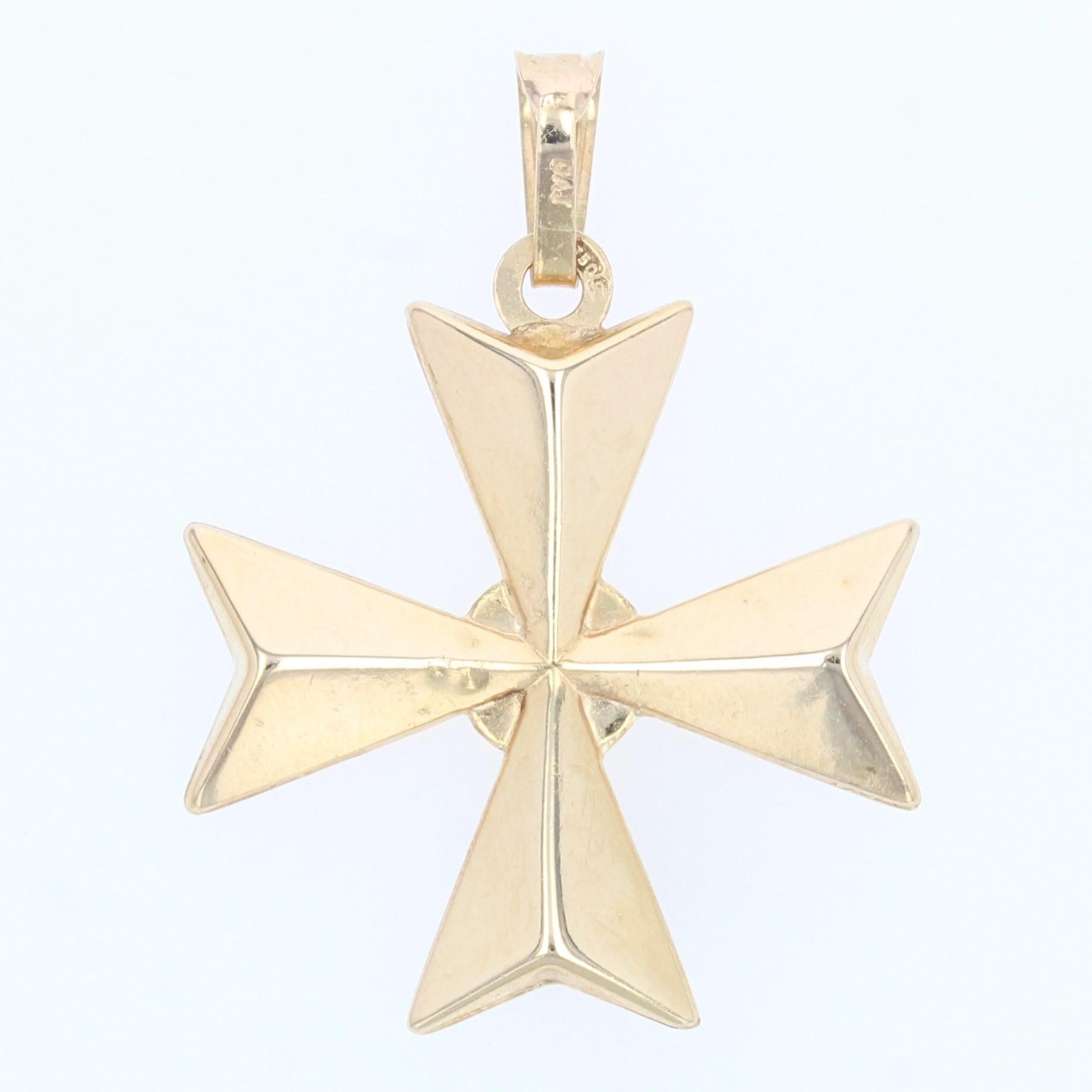 Cross in 18 karat yellow gold.
This Maltese cross is realized in relief and facetted.
Pendant sold alone without its chain of presentation.
Height : 3,5 cm, width : 2,5 cm, thickness at most : 3,8 mm.
Total weight of the jewel : 1,8 g