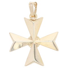 Vintage 18 Karat Yellow Gold Maltese Cross Pendant