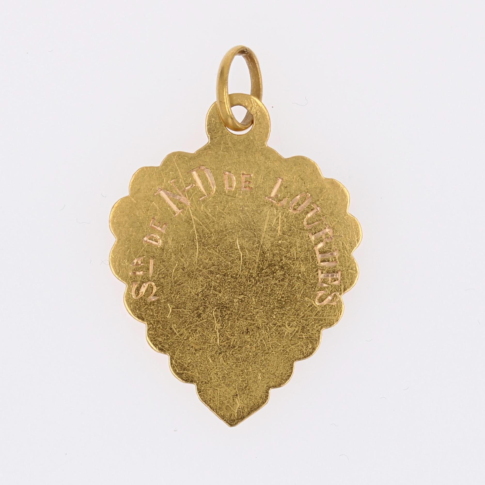 Antike Medaille „Notre Dame de Lourdes“ aus 18 Karat Gelbgold für Damen oder Herren im Angebot