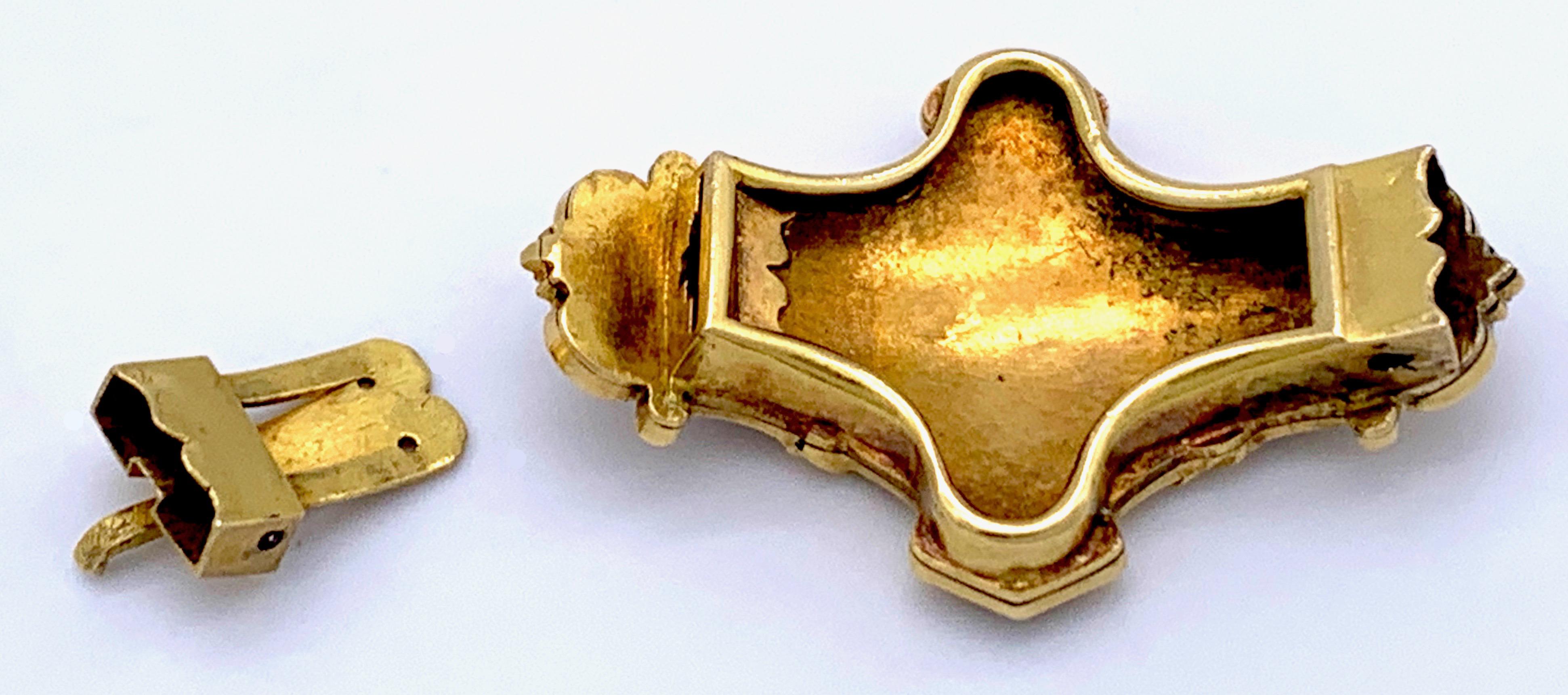 Antiker Ornamentverschluss aus 18 Karat Gelbgold mit blauen Emaille-Blättern aus William IV 1