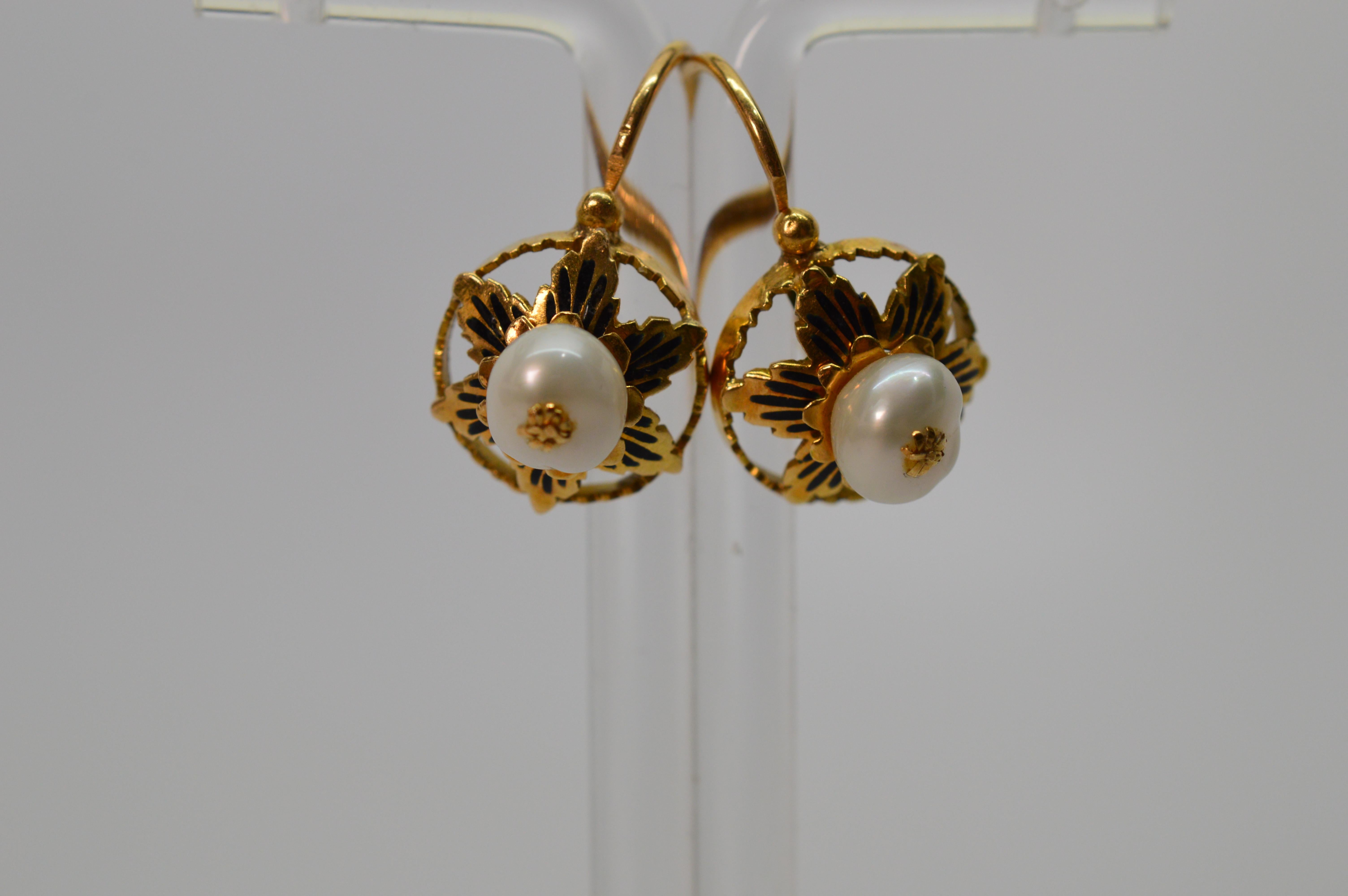 Antike 18 Karat Gelbgold Perlen-Tropfen-Ohrringe (Rundschliff) im Angebot
