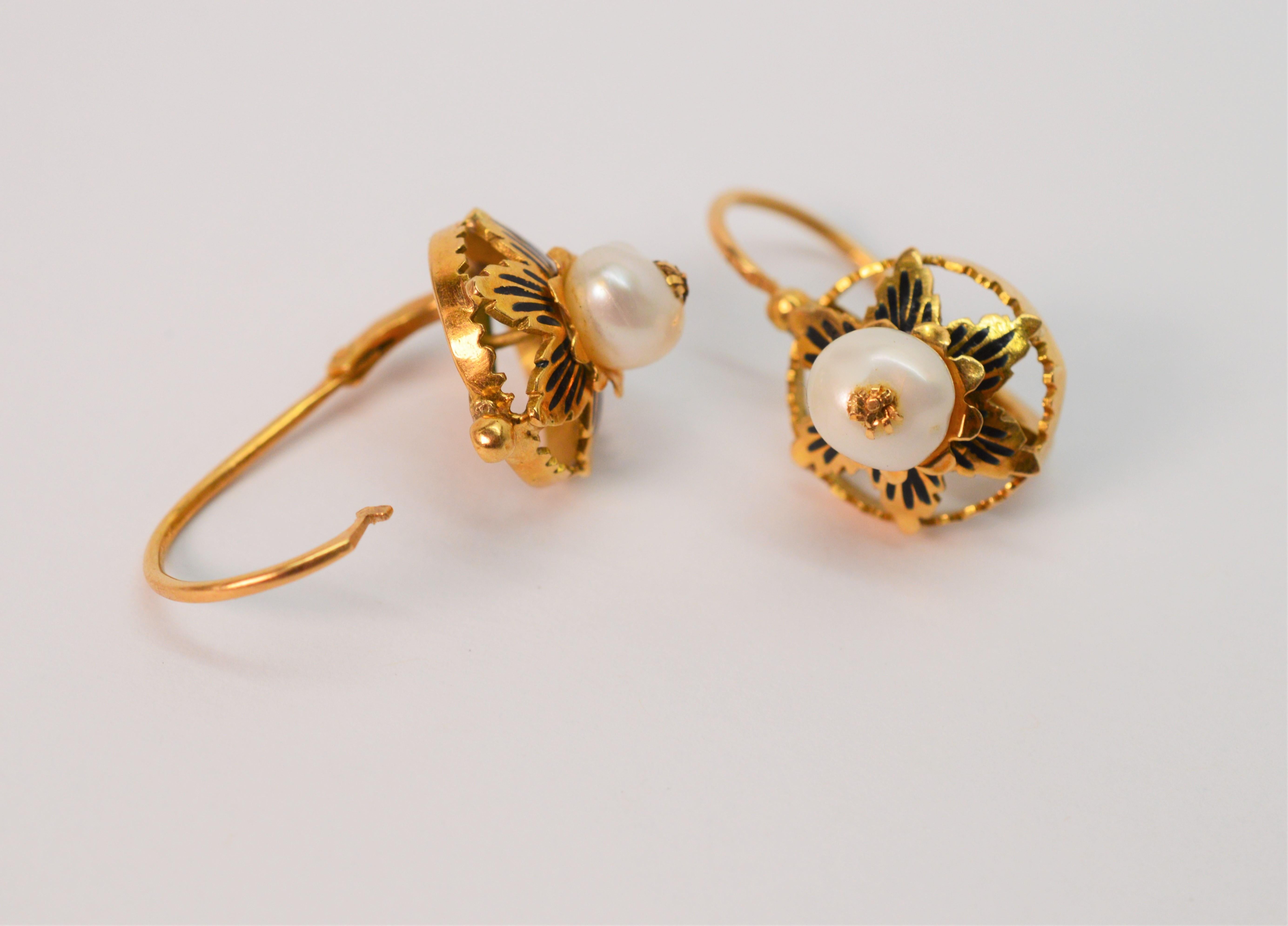 Antique 18 Karat Yellow Gold Pearl Drop Earrings In Good Condition For Sale In Mount Kisco, NY