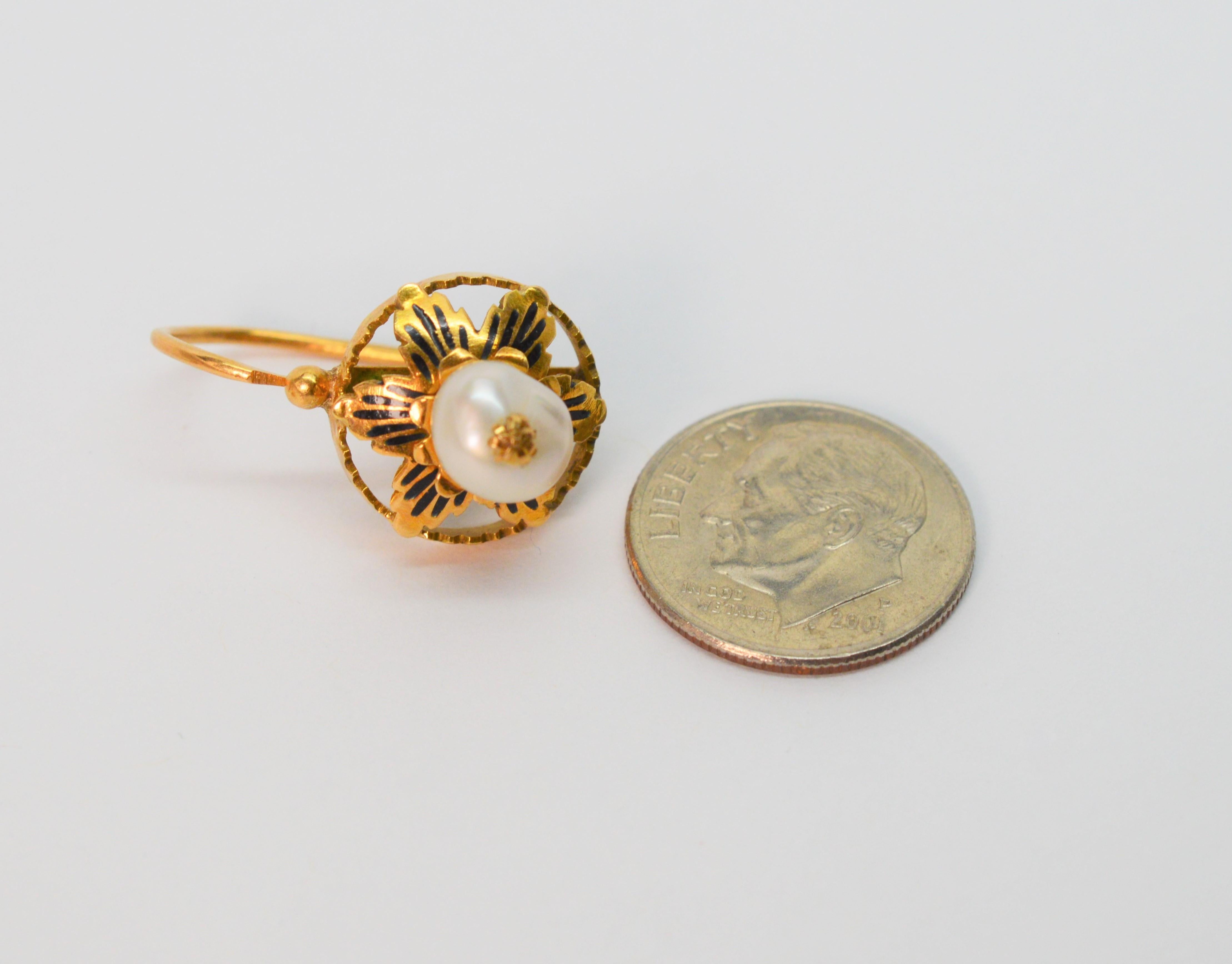 Women's Antique 18 Karat Yellow Gold Pearl Drop Earrings For Sale