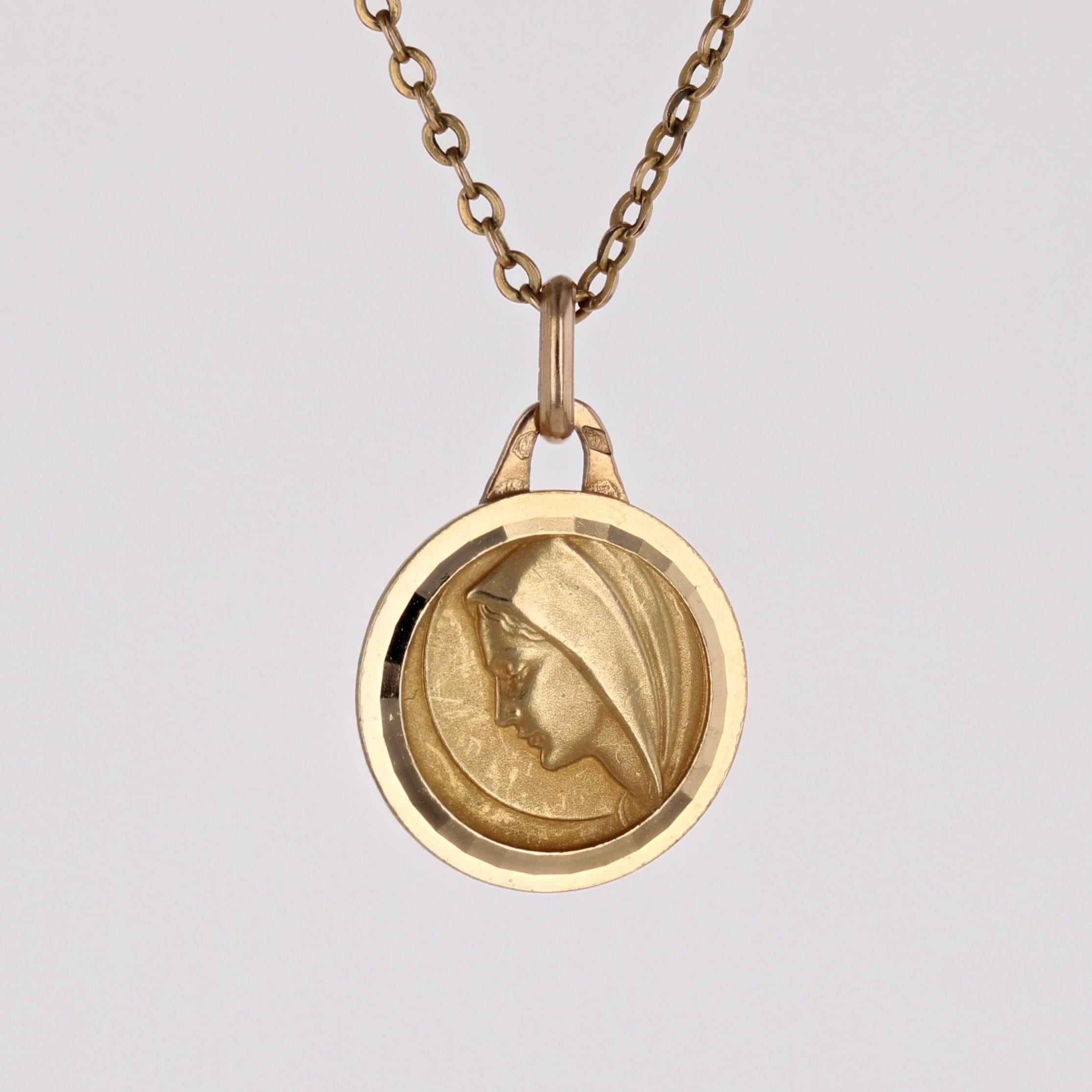 Antique 18 Karat Yellow Gold Virgin Mary Haloed Medal For Sale 2