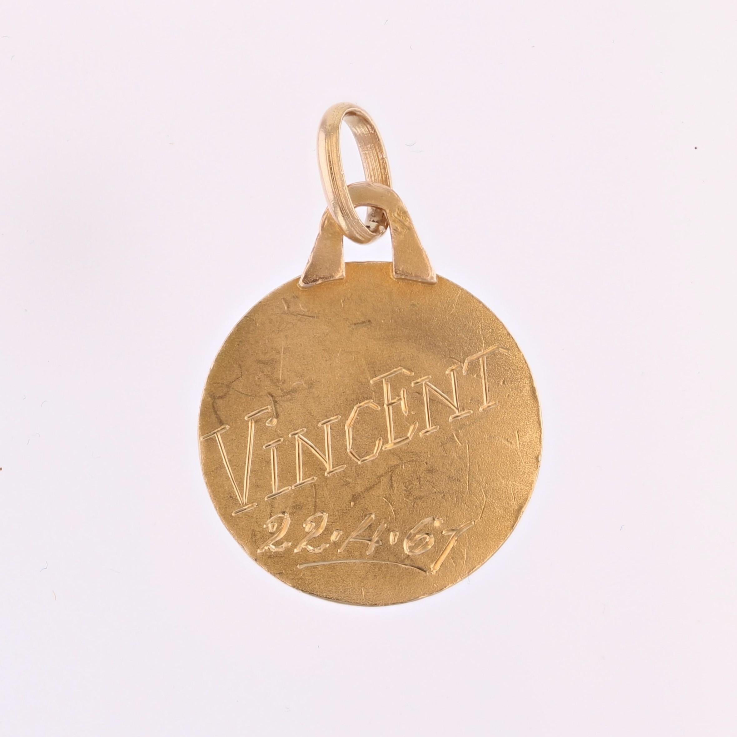 Médaille ancienne en or jaune 18 carats avec halo de la Vierge Marie en vente 3
