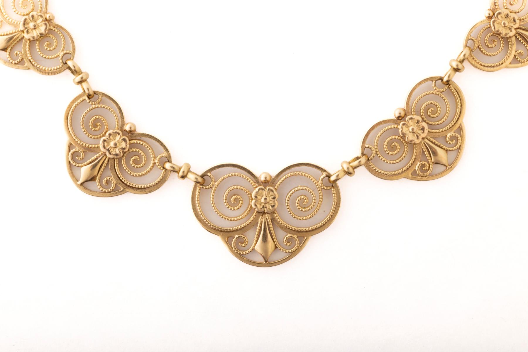 Antique 18 Kt French Art Nouveau Necklace In Excellent Condition For Sale In Stamford, CT