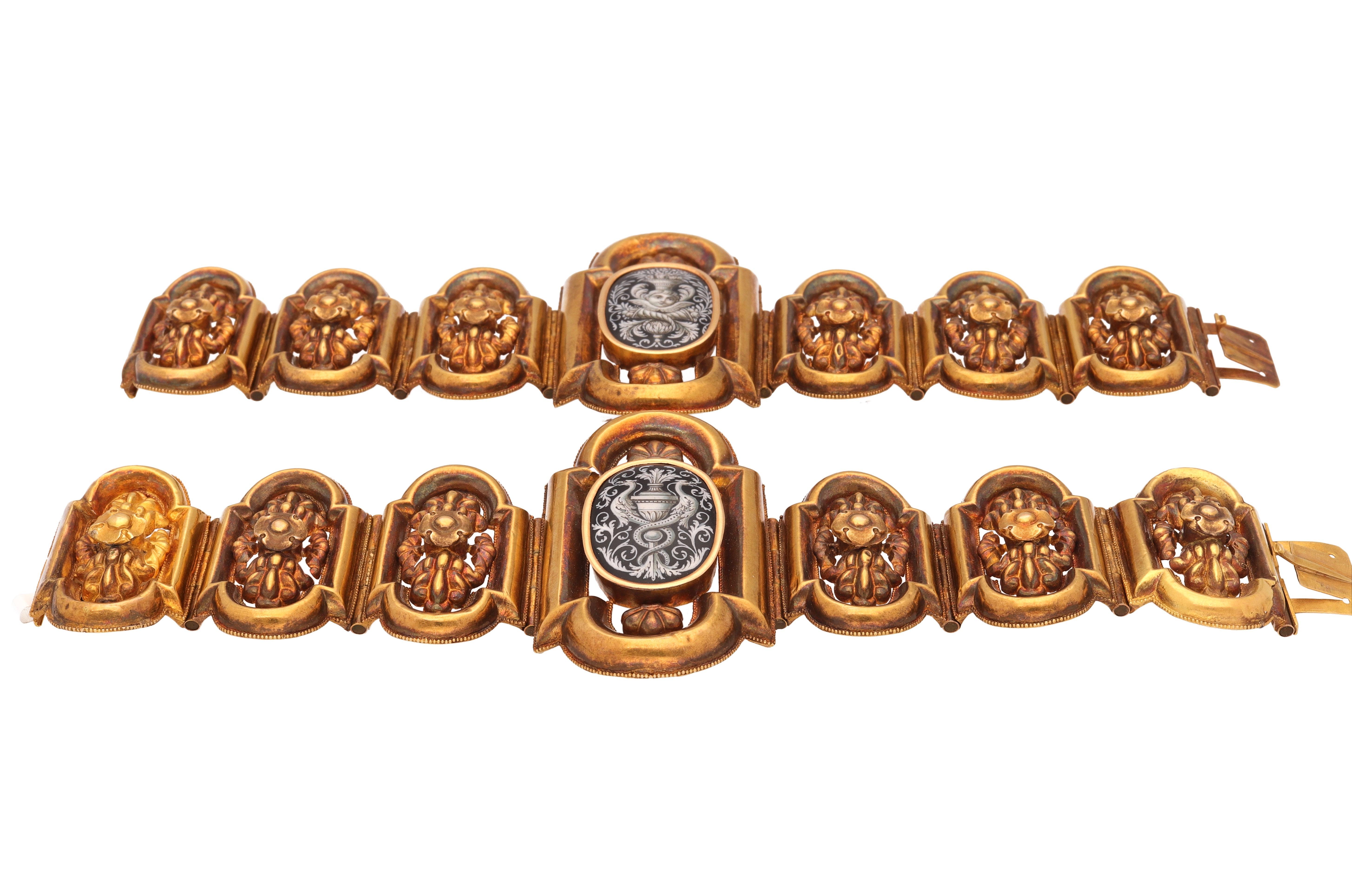 Antique 18 Karat Yellow Gold Enamel Bracelets In Good Condition In Rome, IT
