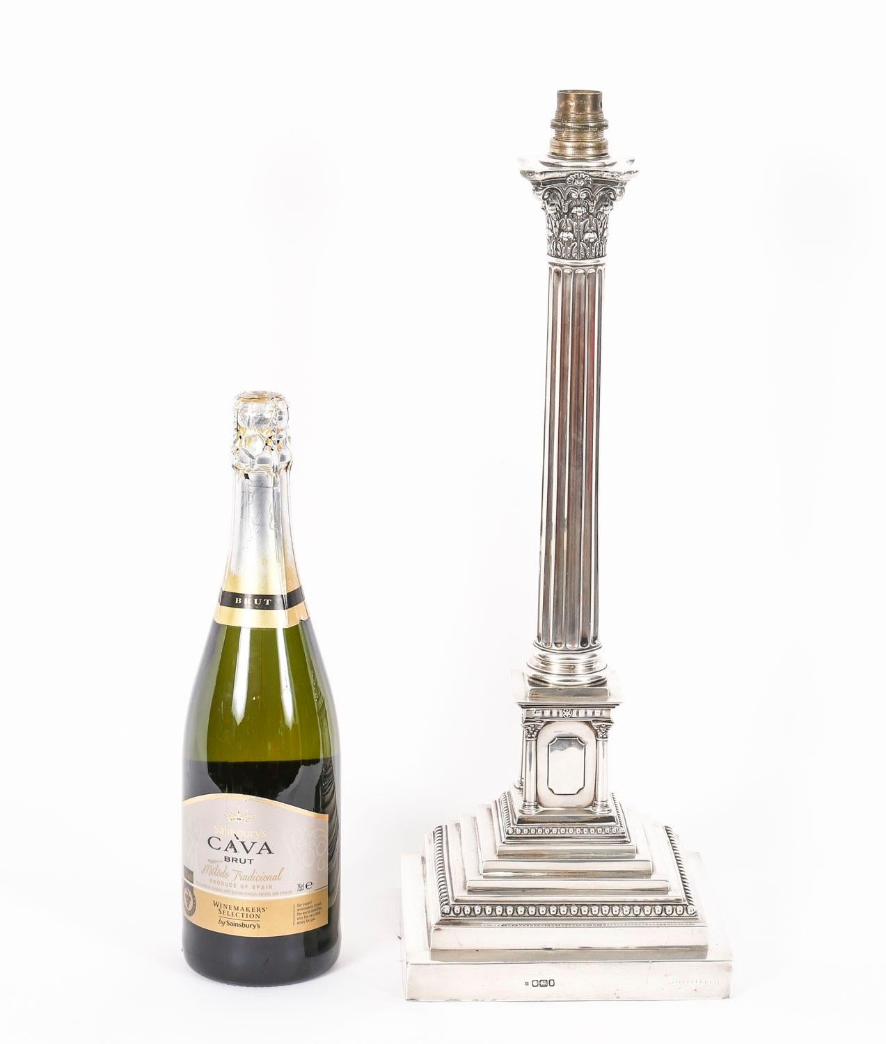 Ancienne lampe de table à colonne corinthienne en argent Sterling 18
