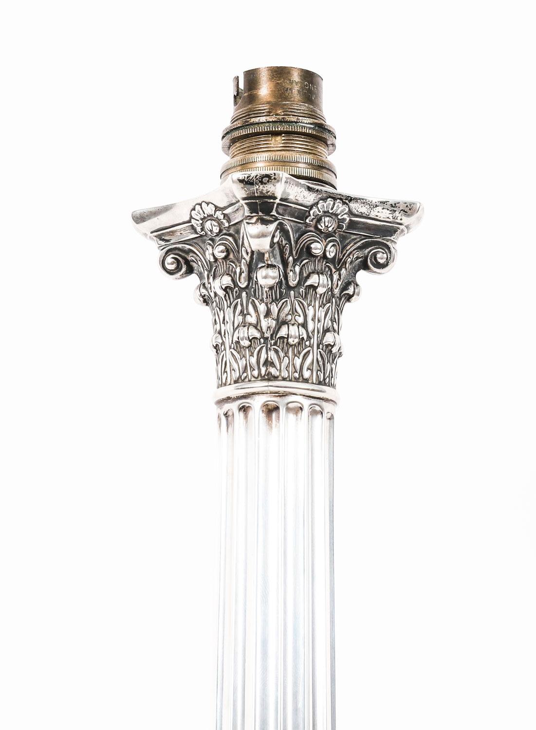 Anglais Ancienne lampe de table à colonne corinthienne en argent Sterling 18