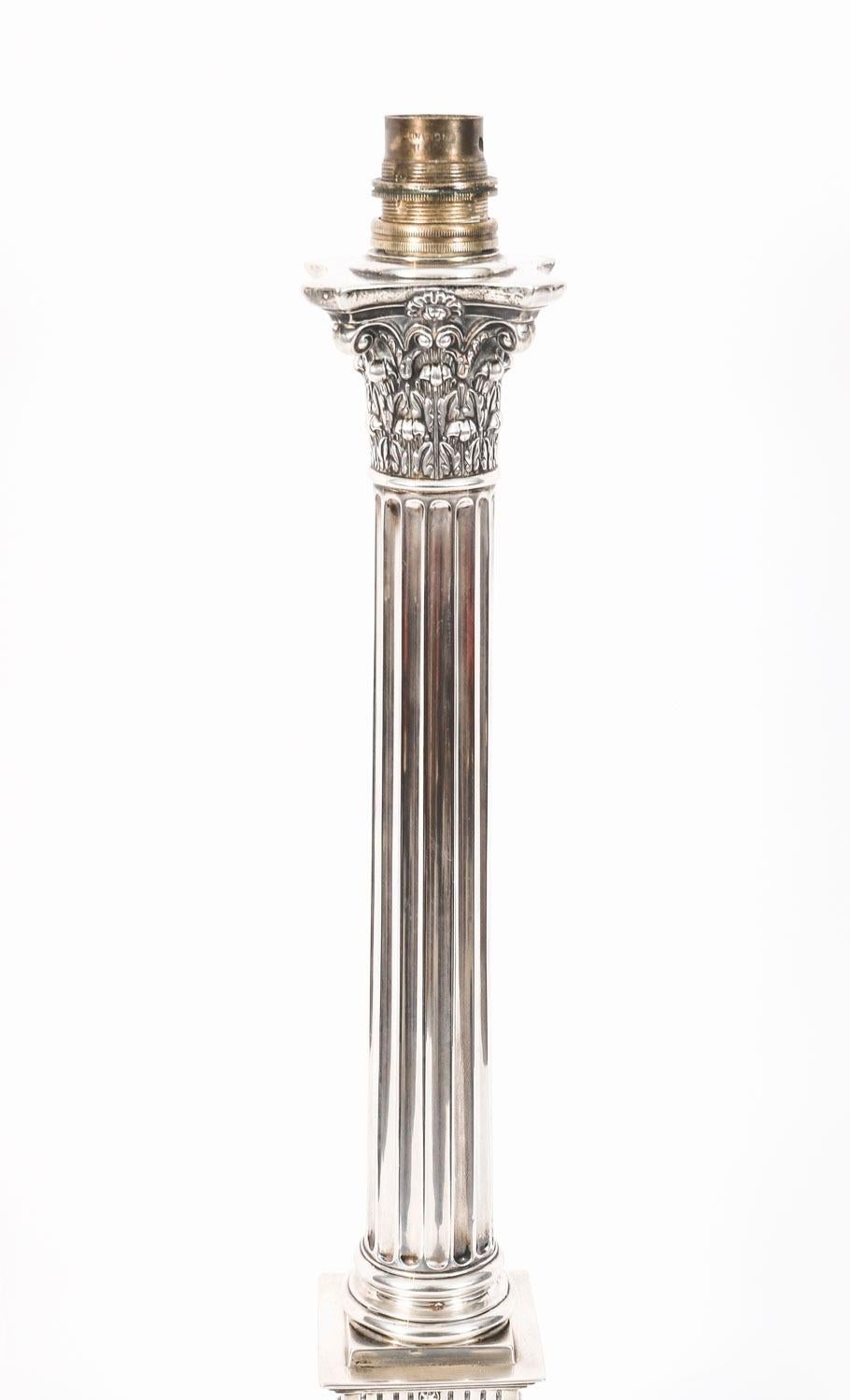 Ancienne lampe de table à colonne corinthienne en argent Sterling 18