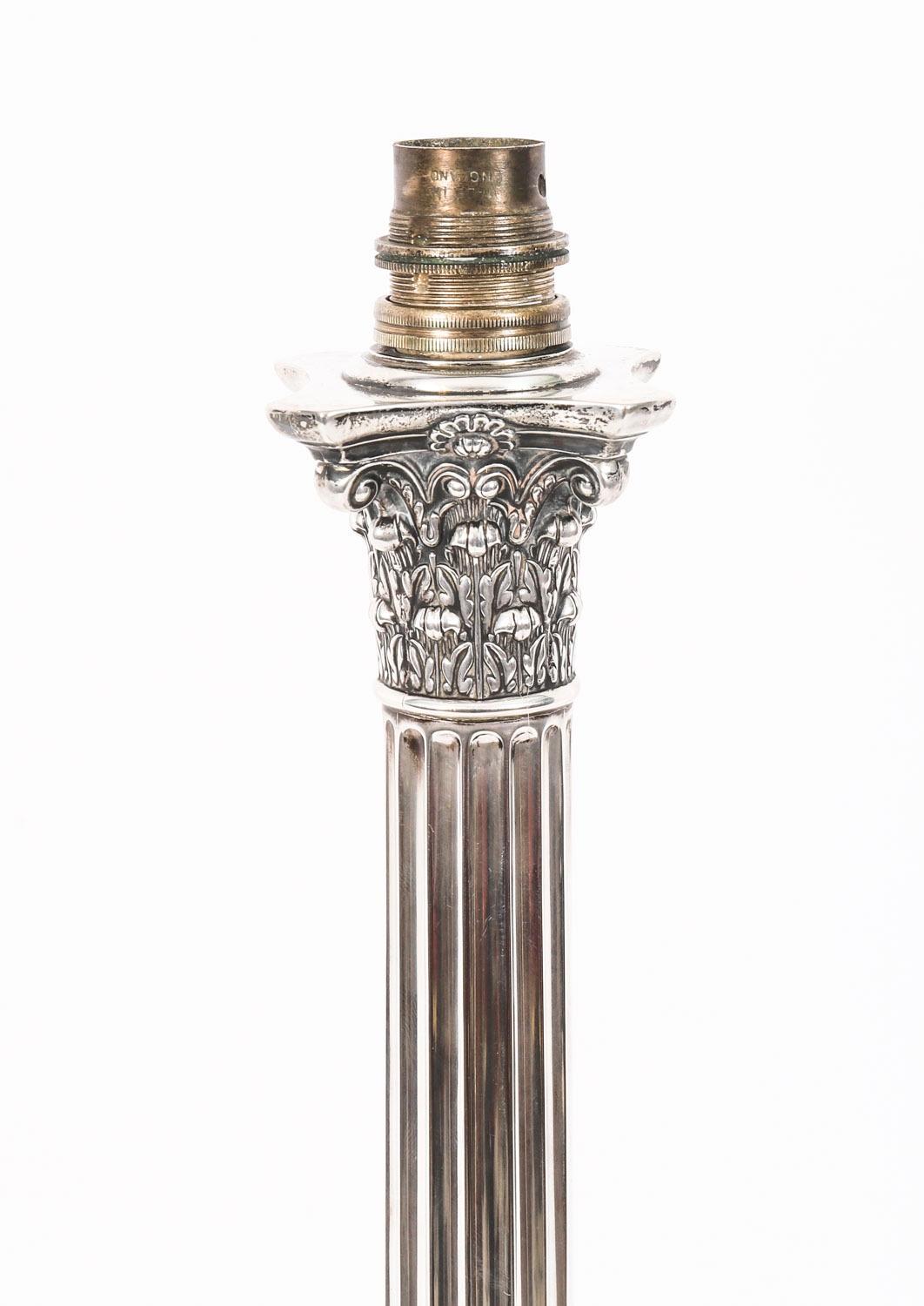 Début du 20ème siècle Ancienne lampe de table à colonne corinthienne en argent Sterling 18