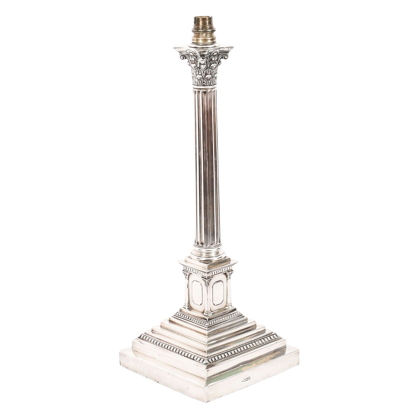 Ancienne lampe de table à colonne corinthienne en argent Sterling 18" Walter Latham & Son1910 en vente