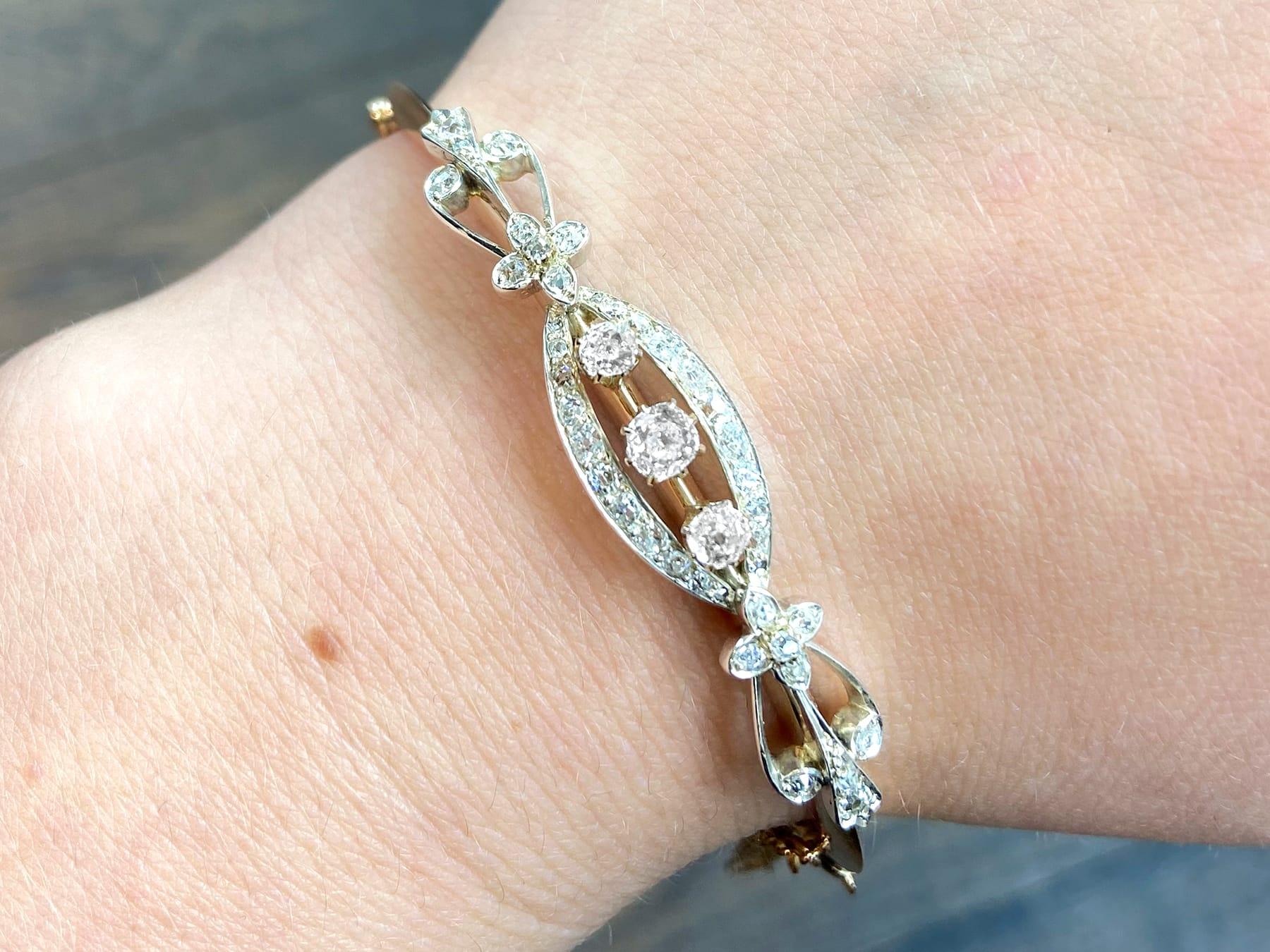 Victorien Bracelet jonc ancien en or rose 12 carats et diamants de 1,80 carat en vente